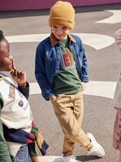 Jungenlooks-Kauf den Look