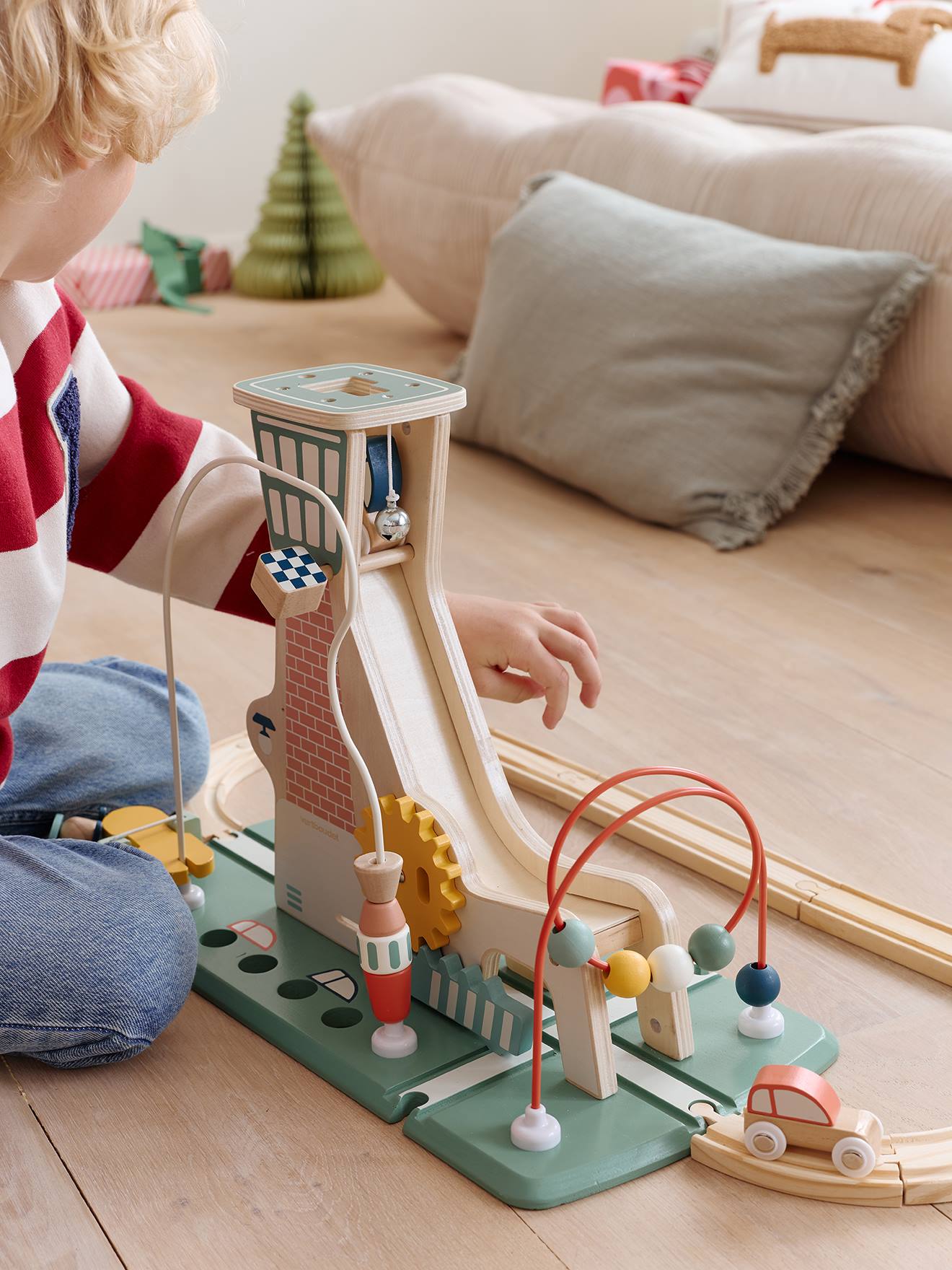 Activity-Turm mit Rampe für Kinder