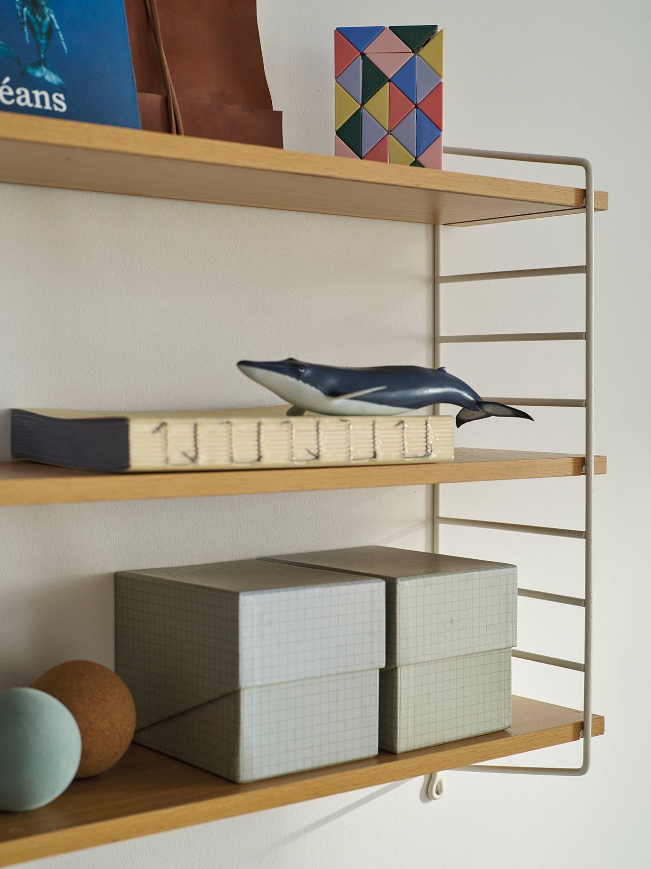 Thumbnail - Wandregal aus Metall mit Böden in Holzoptik