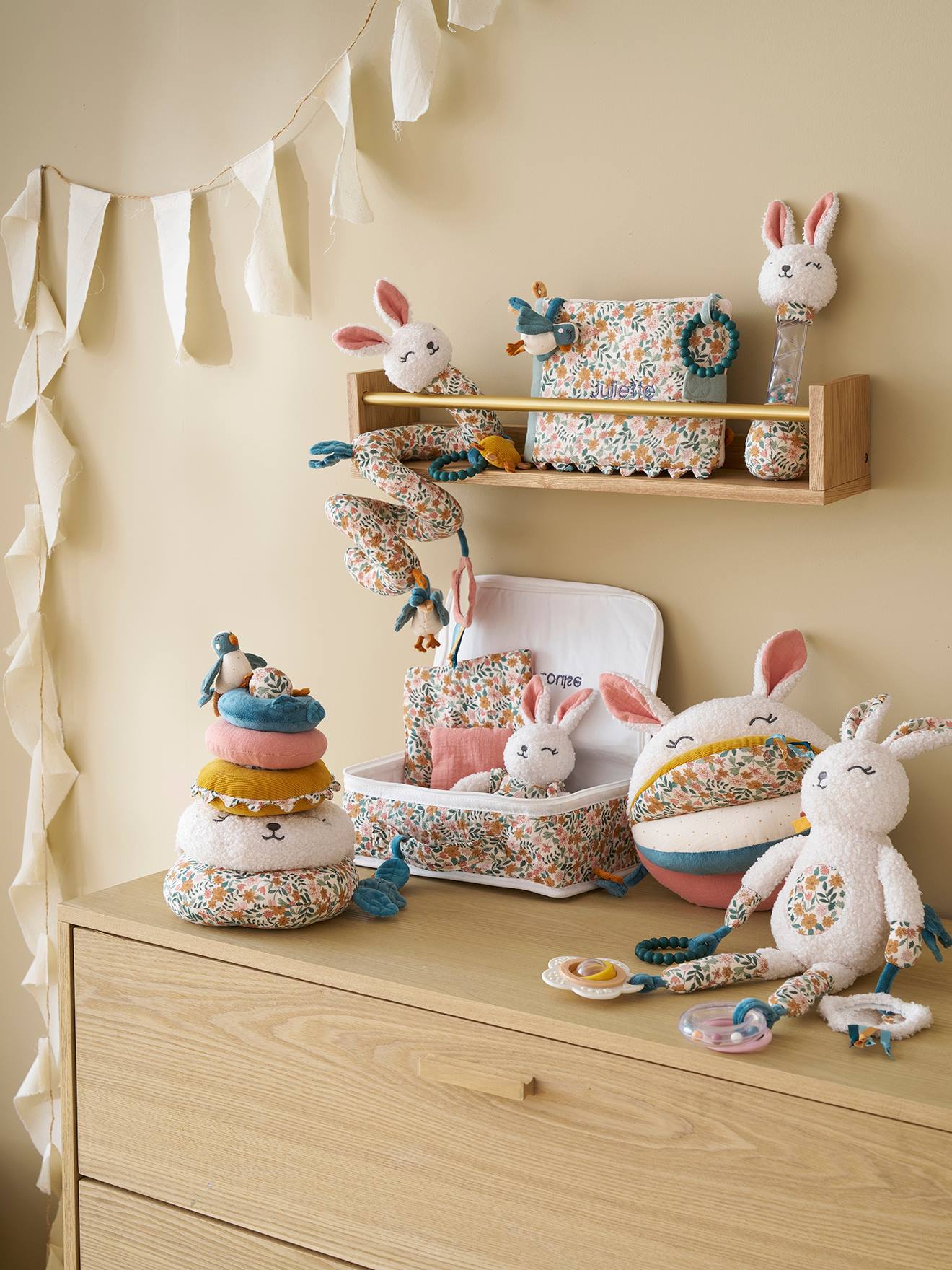 Thumbnail - Weiche Baby Activity-Hase RETRO FLOWER