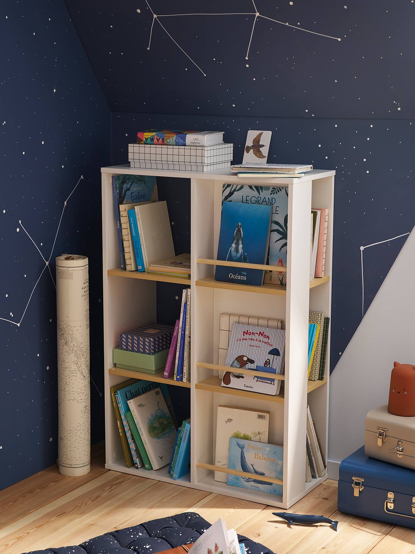 Regal mit Fächern und Bücherablage für Kinder