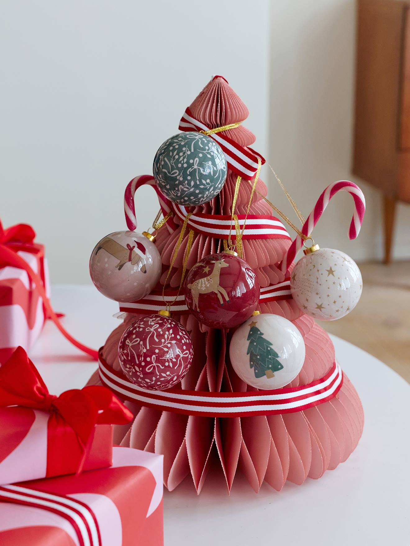 Set aus 6 Weihnachtskugeln 3D
