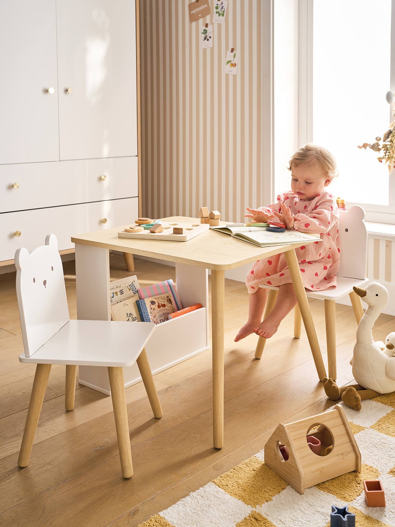 Set BÄR aus Tisch und 2 Stühlen mit Stauraum
