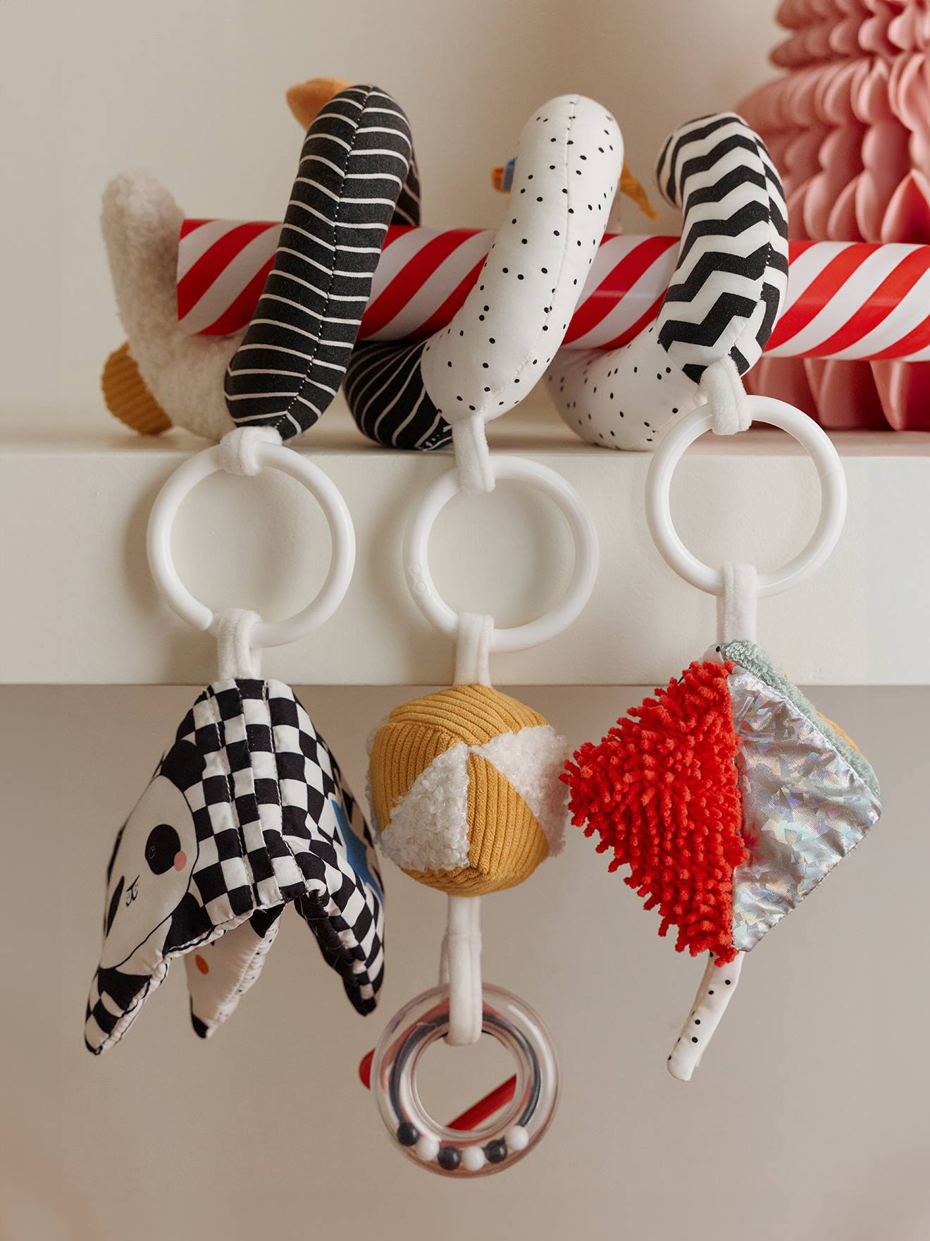 Baby Activity-Spirale aus Stoff SENSORIK-SPASS von vertbaudet