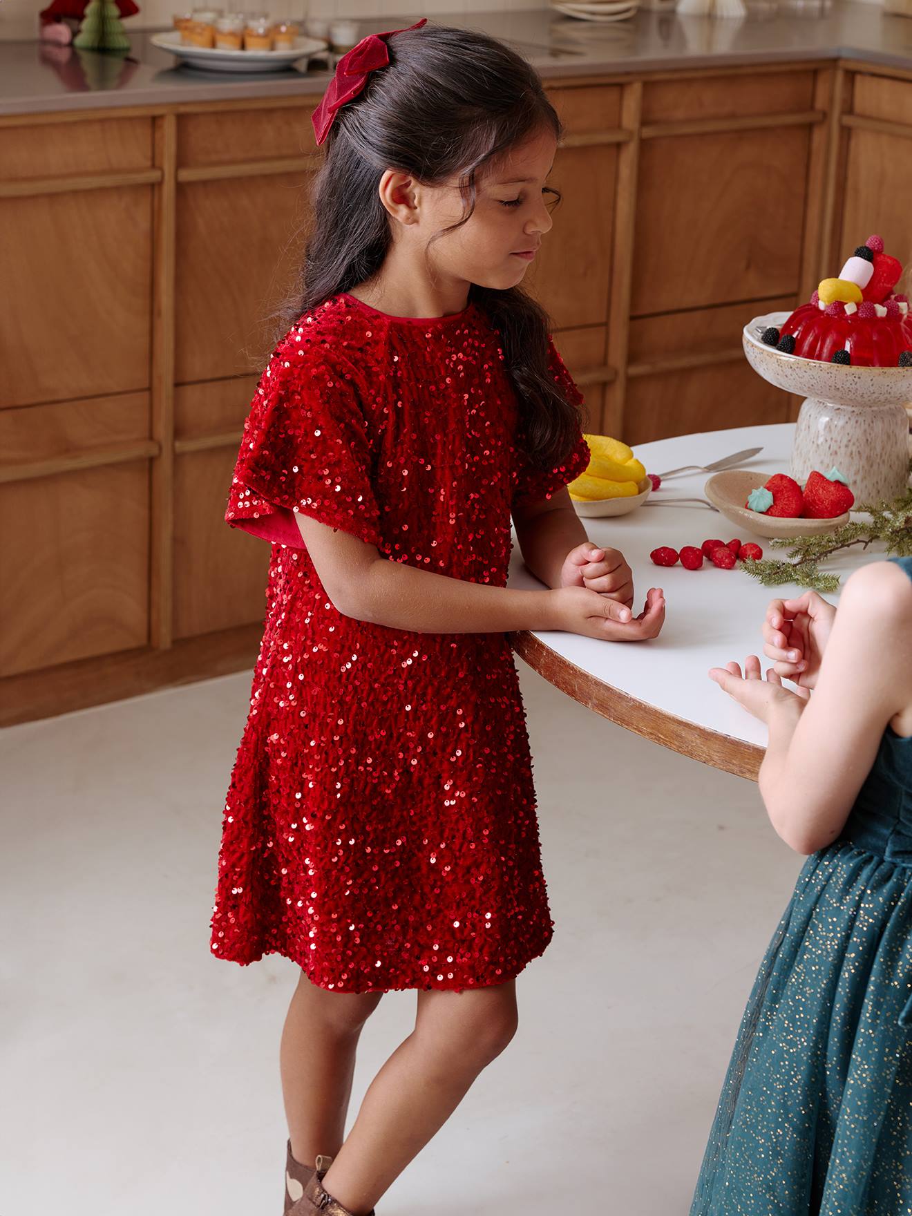 Mädchenkleid aus Samt und Pailletten