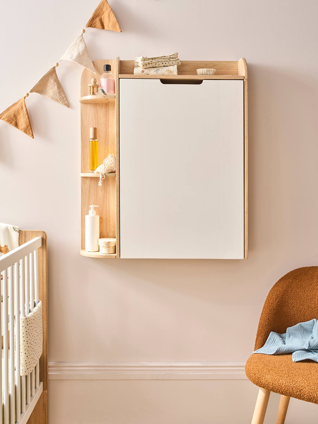 Thumbnail - Wandwickeltisch mit Stauraum