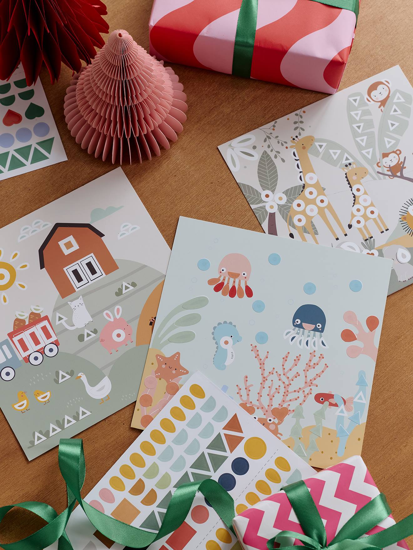 Set mit geometrischen Stickern für Kinder