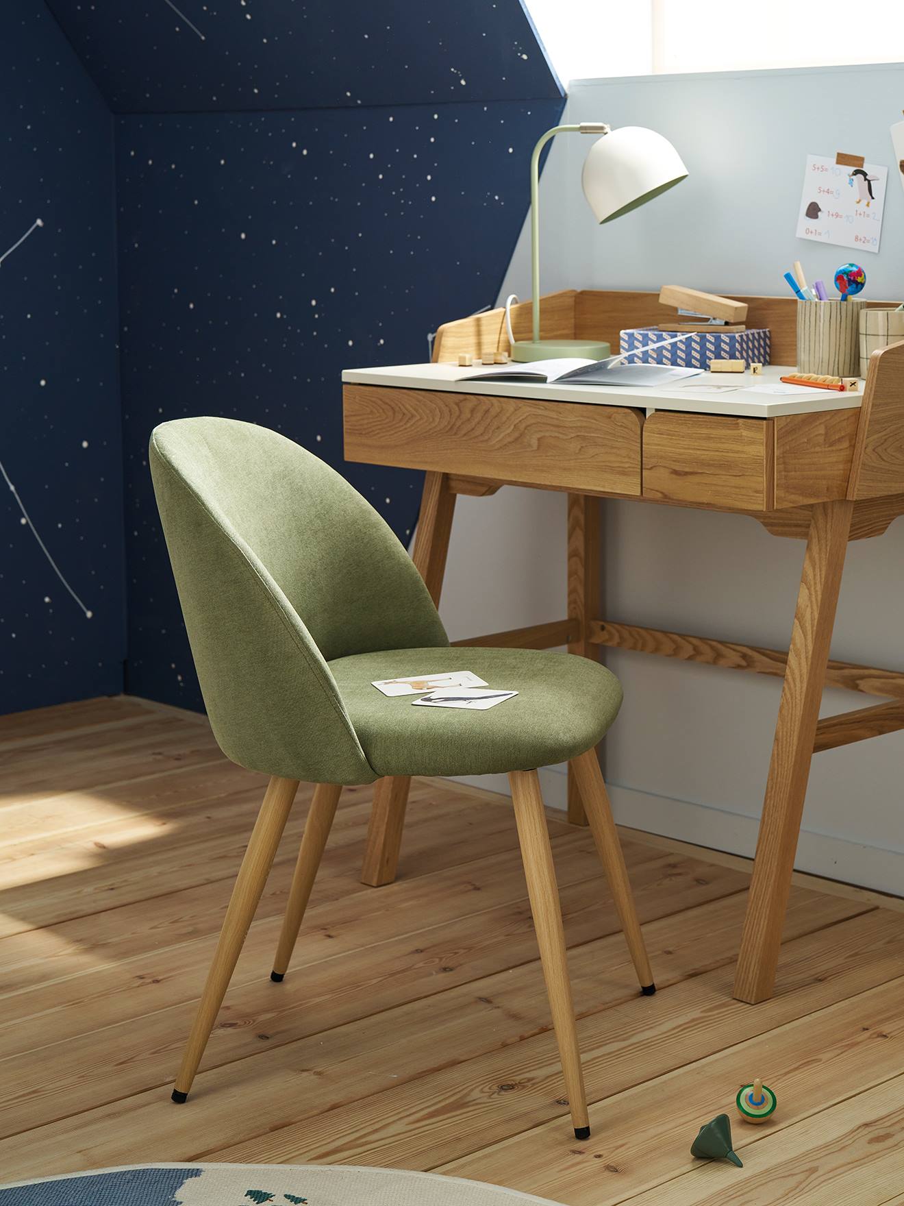 Gepolsterter Kinderstuhl mit em Stoffbezug & Metallbeinen in Holzoptik grün von vertbaudet