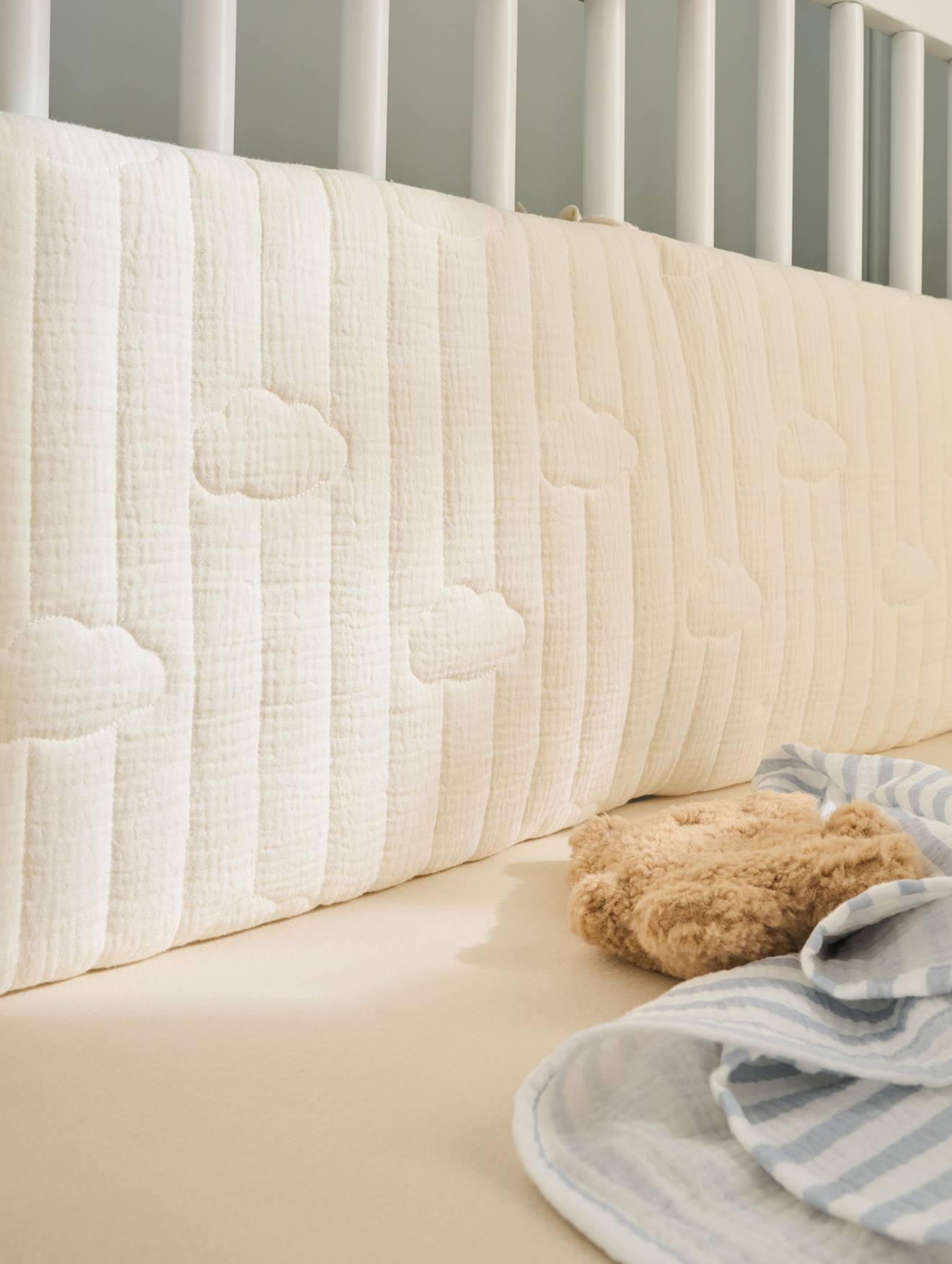 Vertbaudet Bettumrandung/Laufstallpolster Baby In Den Wolken Wollweiß 120X30