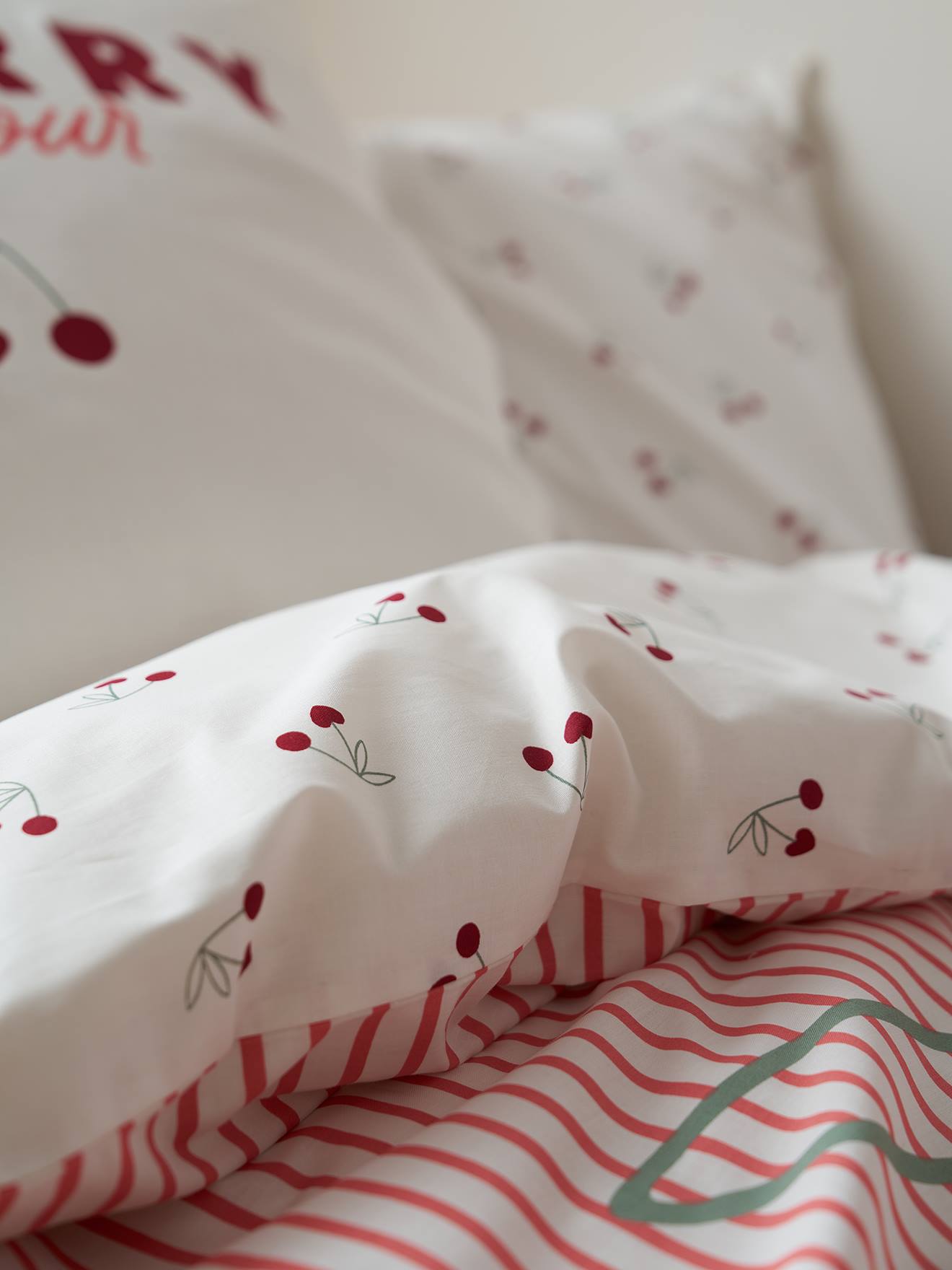 Thumbnail - Gestreiftes Bettwäsche-Set mit Recycling-Baumwolle Kinder CHERRY