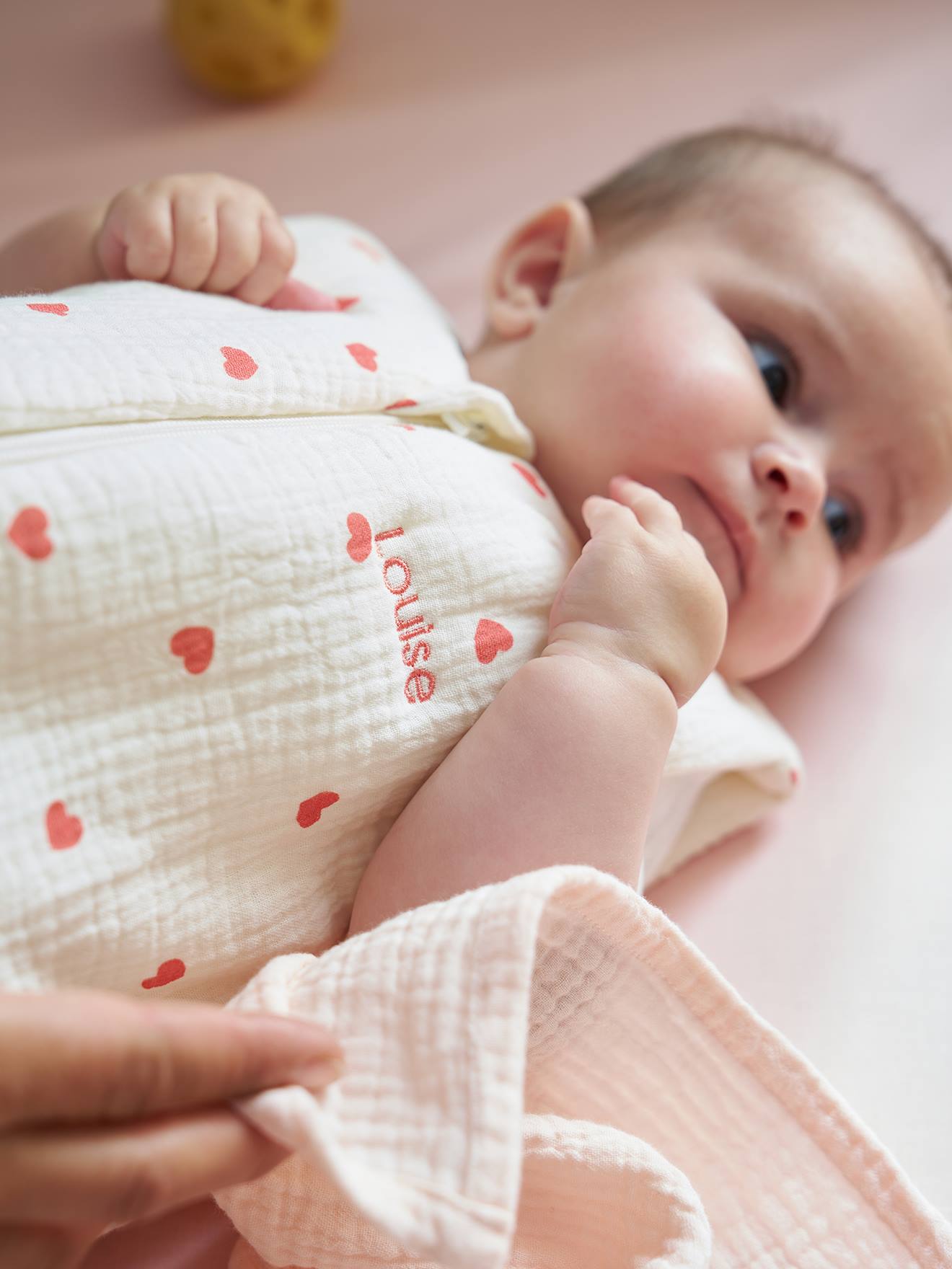 Baby Schlafsack aus Bio-Musselin MEIN HERZ TOG 2,5, personalisierbar wollweiß Gr. 104 cm von vertbaudet