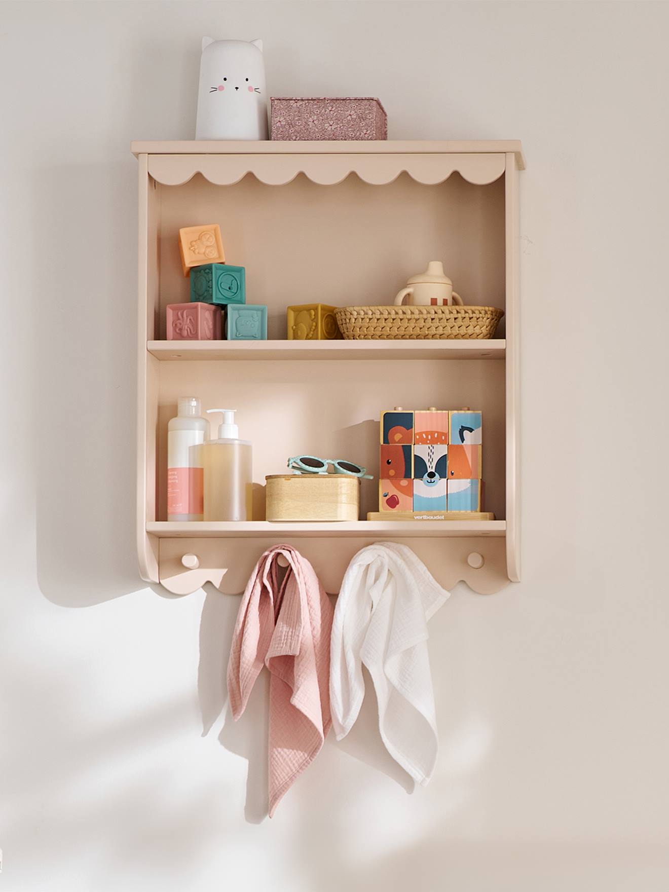 Wandregal FESTON mit Hakenleiste, Kinderzimmer rosa von vertbaudet