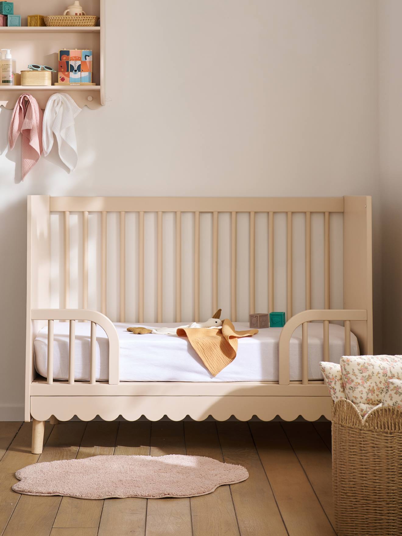 Mitwachsendes Babybett FESTON 60x120 cm, Gitter abnehmbar rosa Gr. 60x120 von vertbaudet