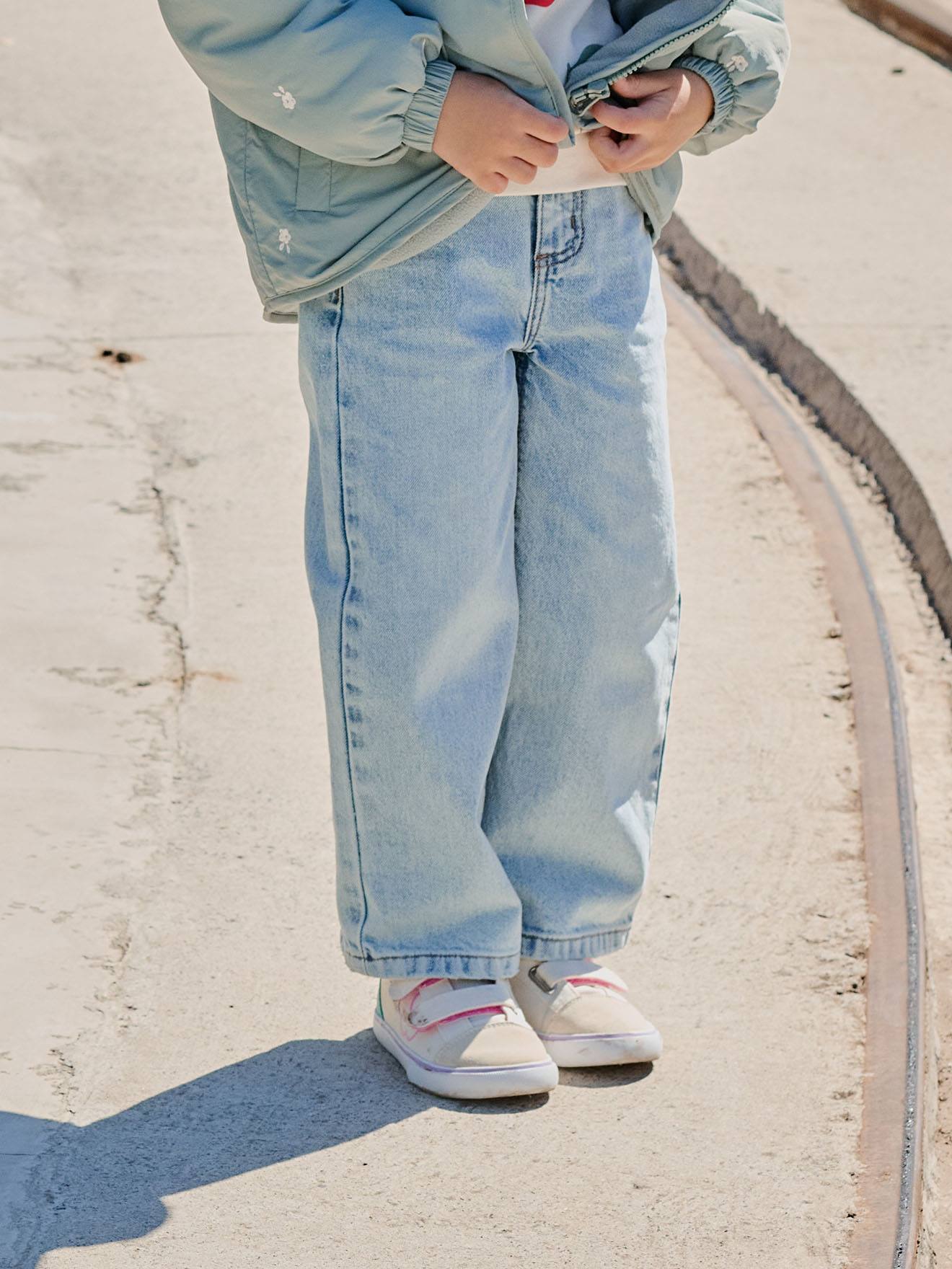 Weite Mädchen Jeans, REGULAR helles blau Gr. 98/104 von vertbaudet