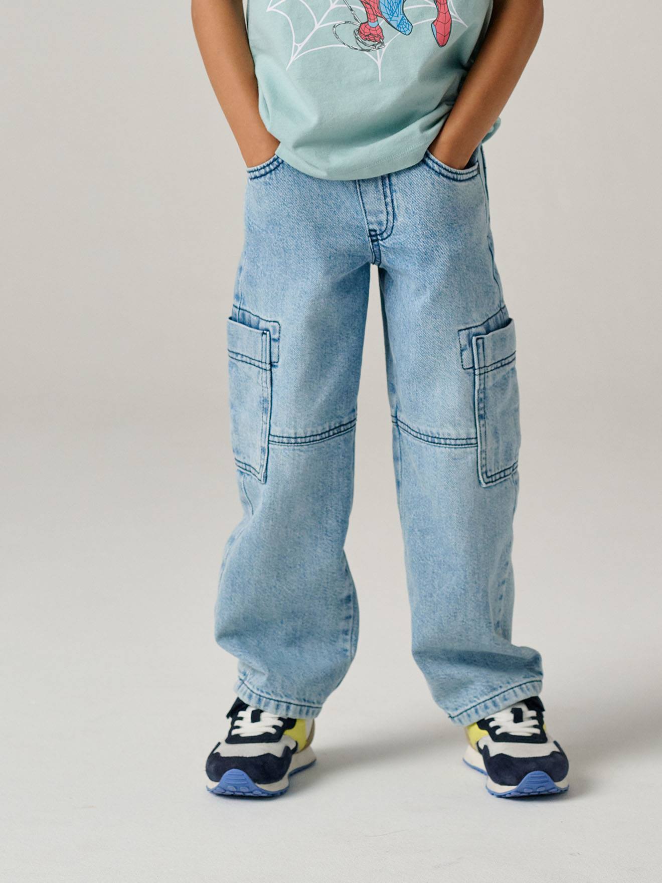 Weite Cargohose Multipocket für Jungen, Bundweite verstellbar hellblau Gr. 140 von vertbaudet