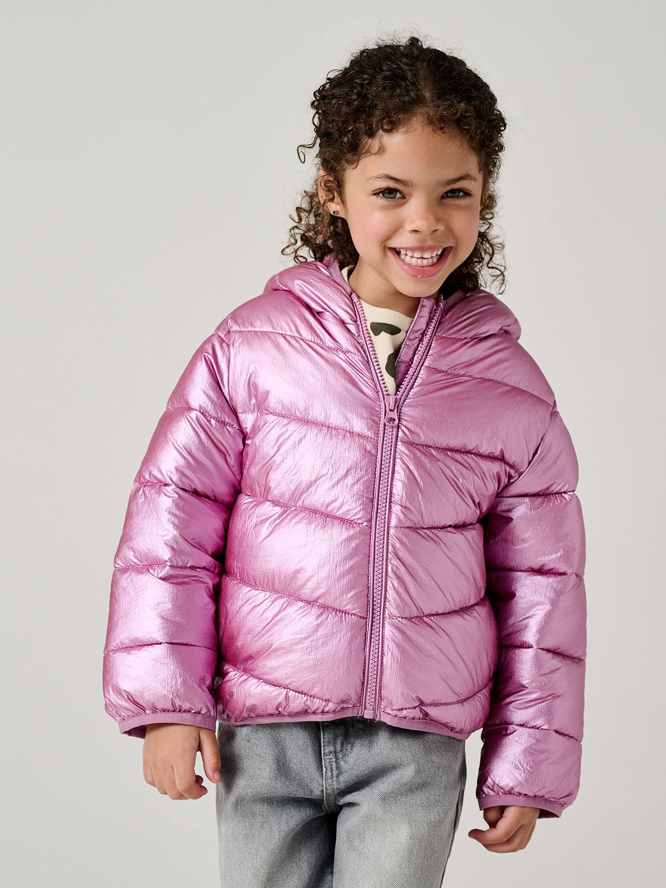 Glänzende Steppjacke mit Kapuze Mädchen, Recycling-Polyester, Übergangsjacke rosa Gr. 140 von vertbaudet