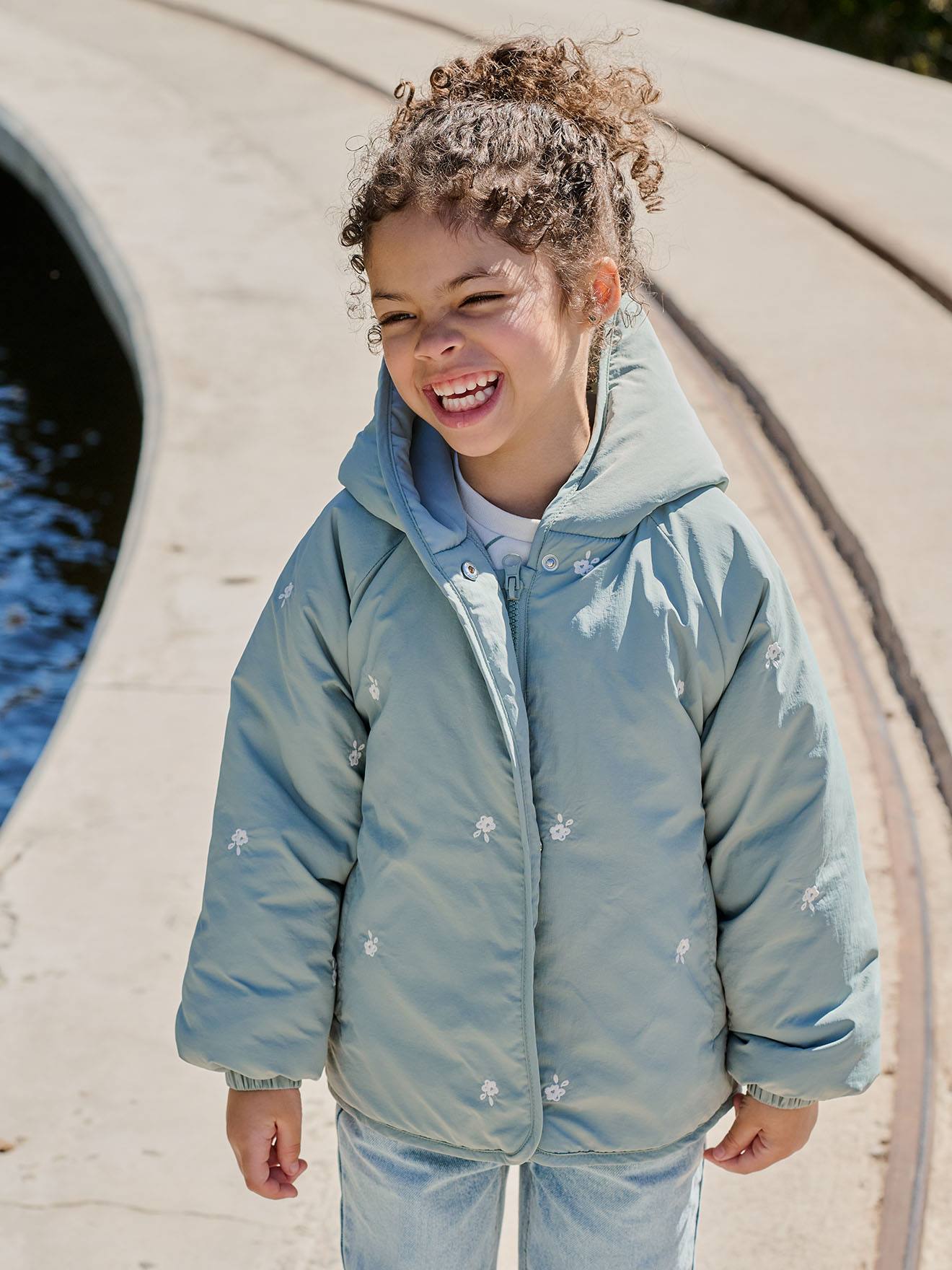 Steppjacke mit Blumenstickerei Mädchen