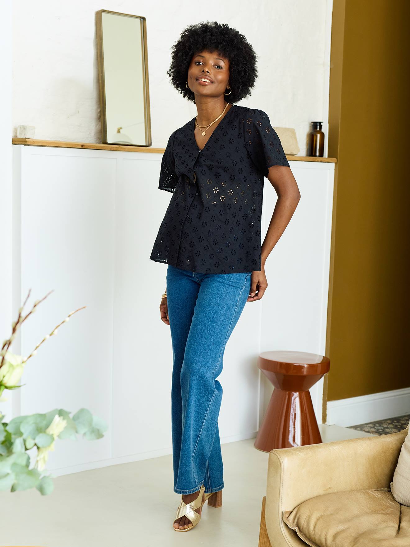 Bluse mit Lochstickerei für Schwangerschaft und Stillzeit