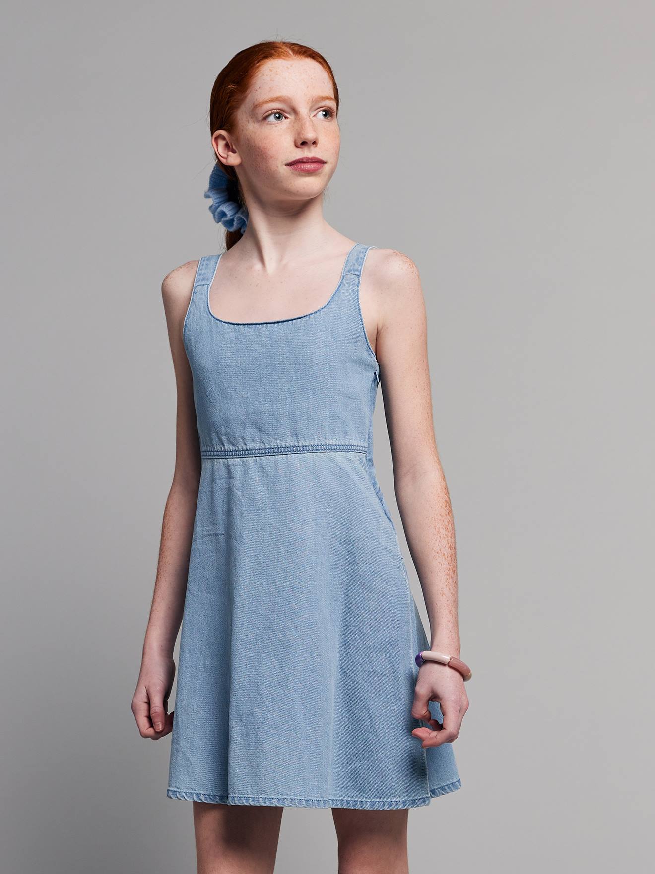 Kleid mit Rückenausschnitt Mädchen JONEN helles