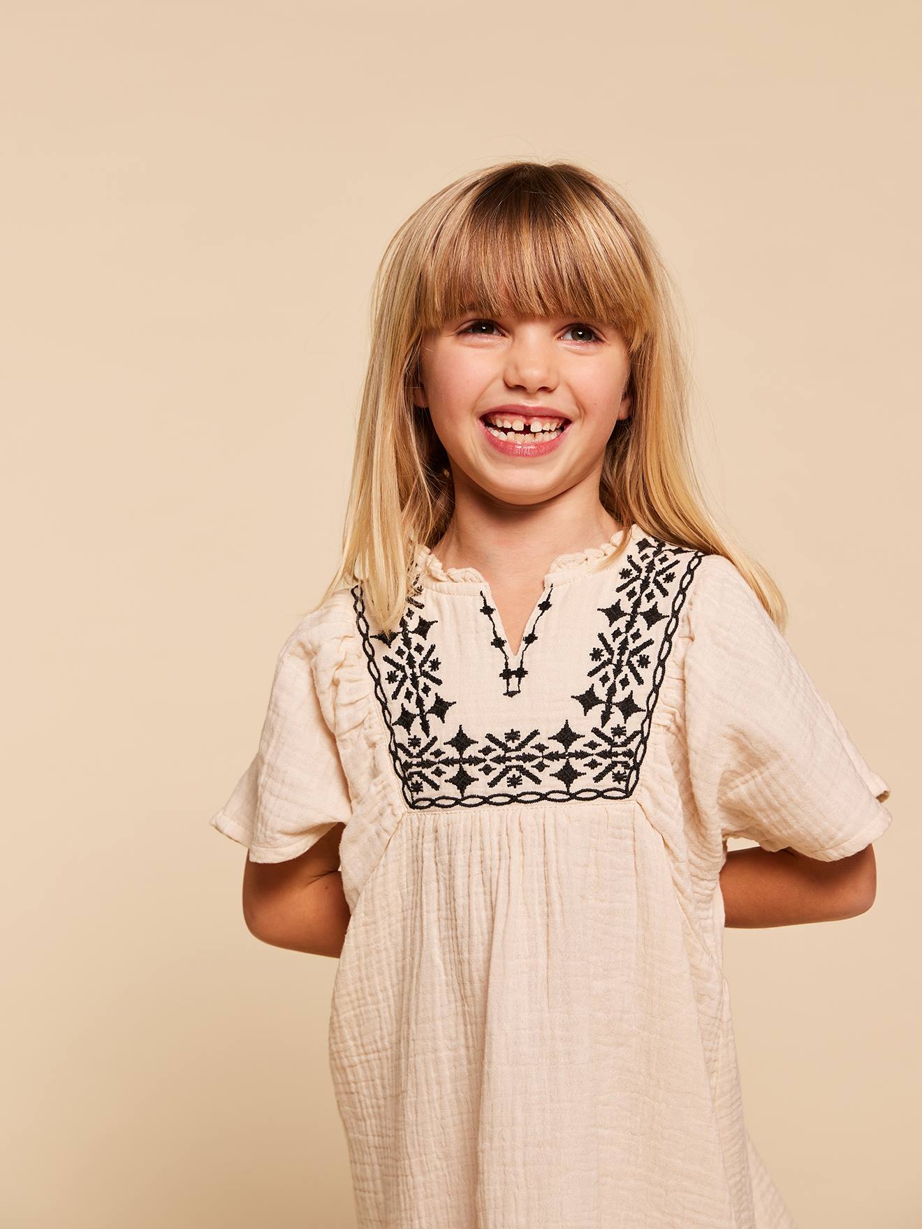 Thumbnail - Mädchen Musselin-Kleid Boho-Stickerei Mama-Tochter-Capsule ENVIE DE FRAISE sandfarben