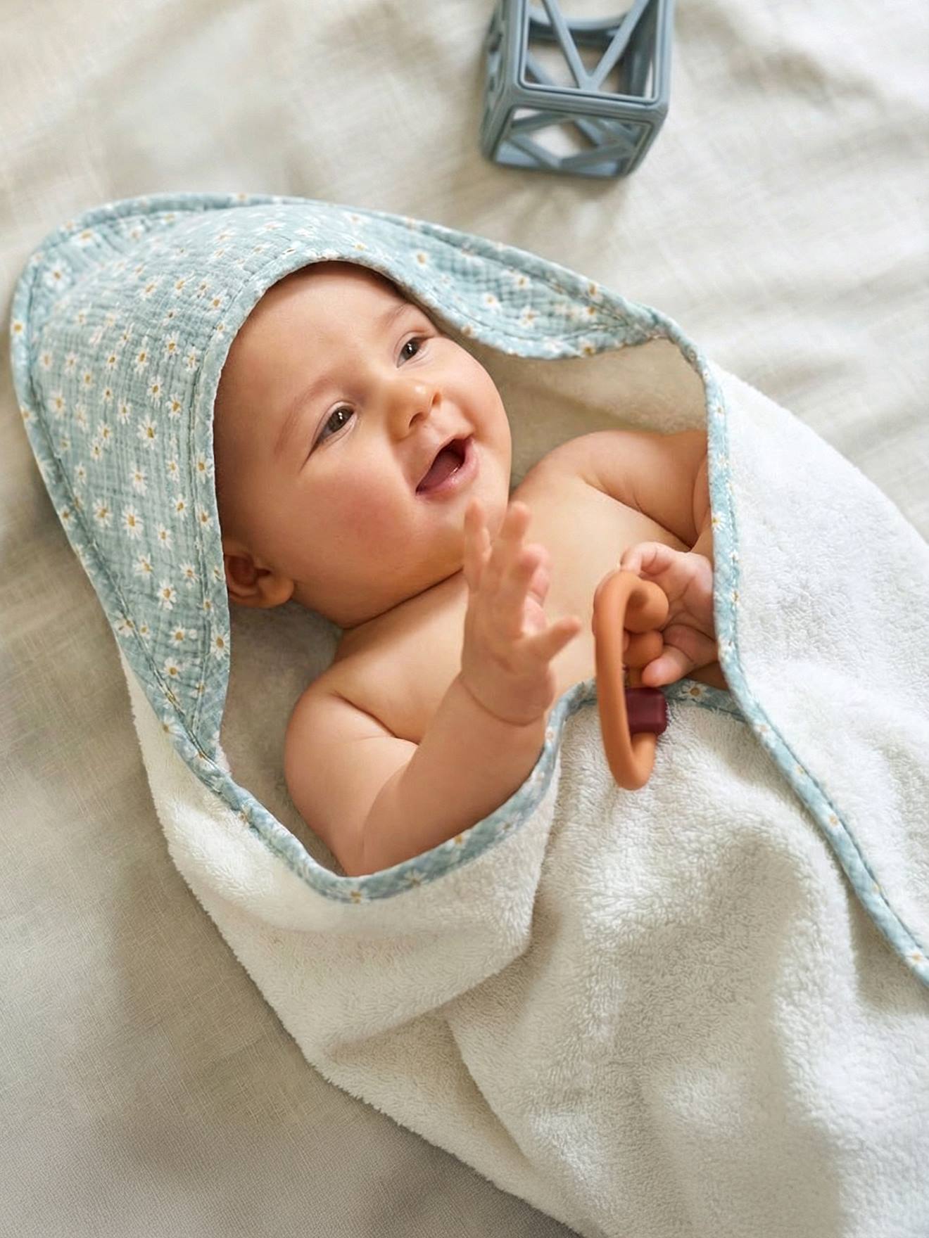 Thumbnail - Set aus Badecape & Waschhandschuh Baby MARGERITEN