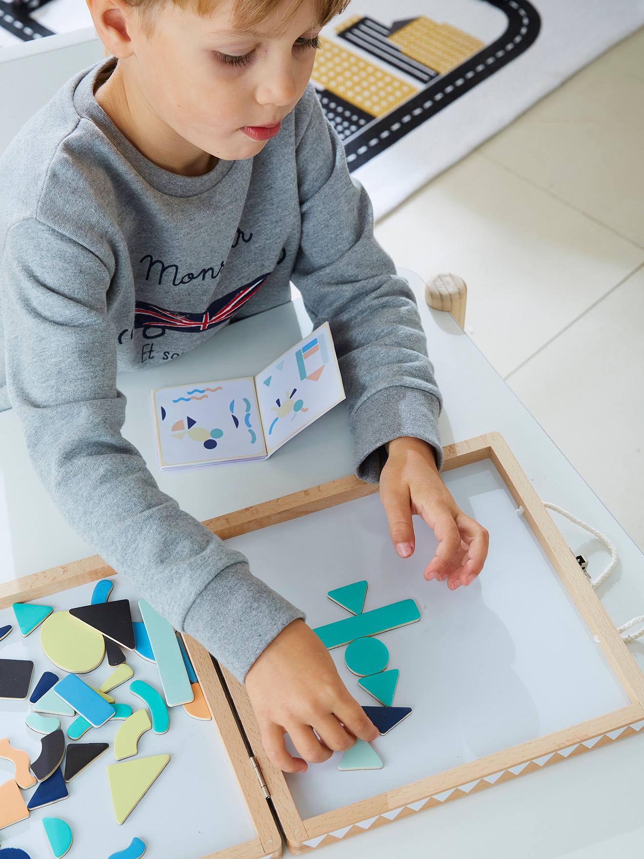 Vertbaudet Kinder Spielbox mit Magnet-Klötzen, Holz FSC® in mehrfarbig