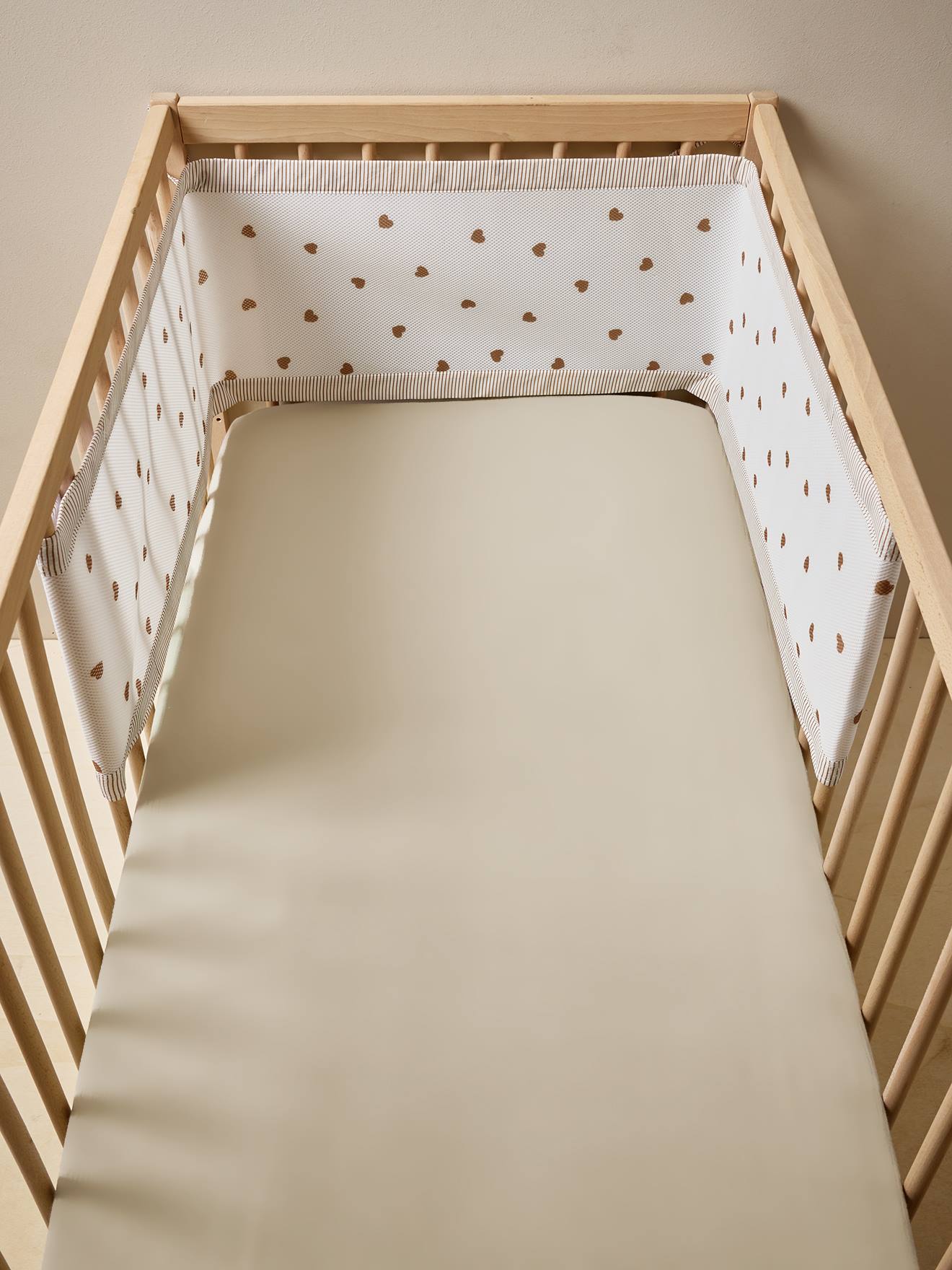 Vertbaudet Bettumrandung/Laufstallpolster Herzenswunsch Baby Camel 180X30