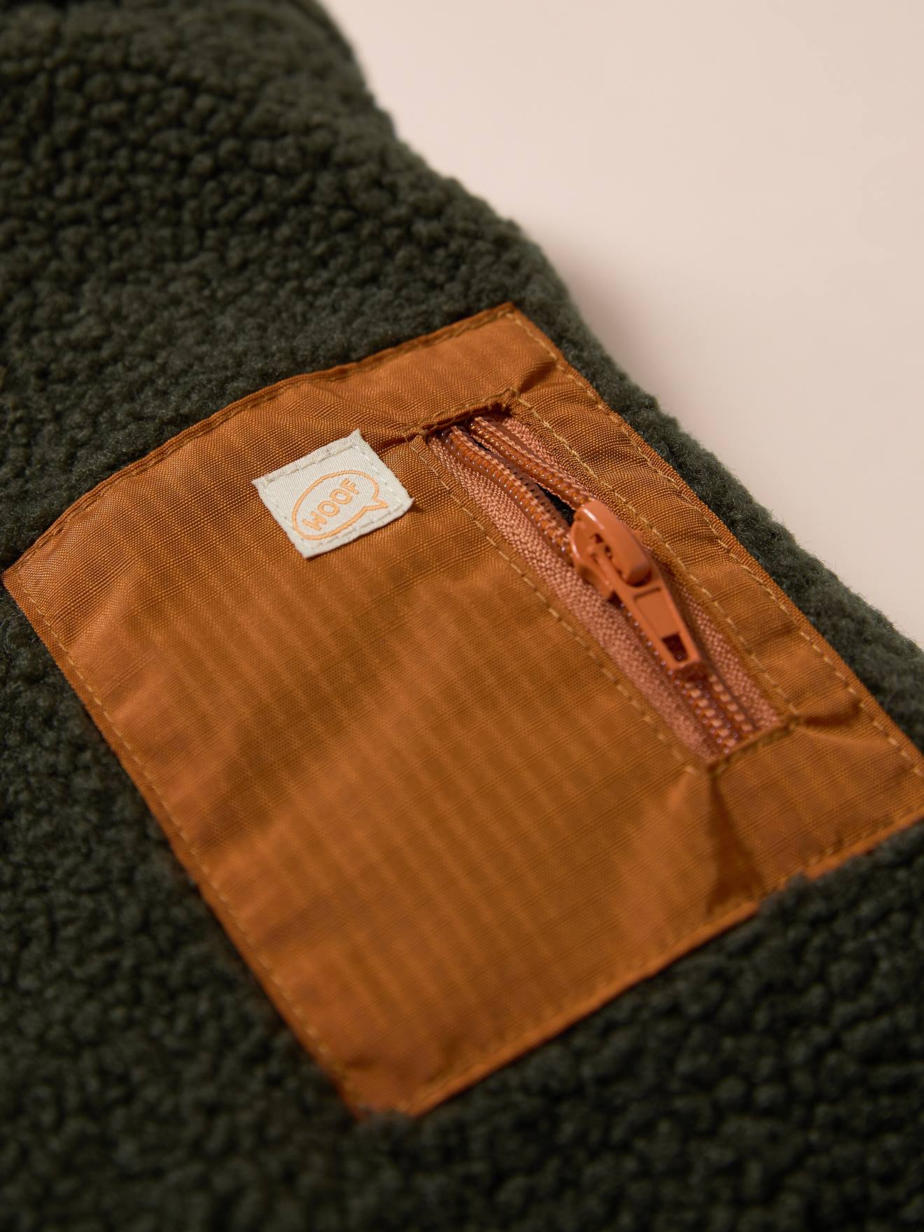 Thumbnail - Fleece-Mantel für Hunde mit kleiner Tasche