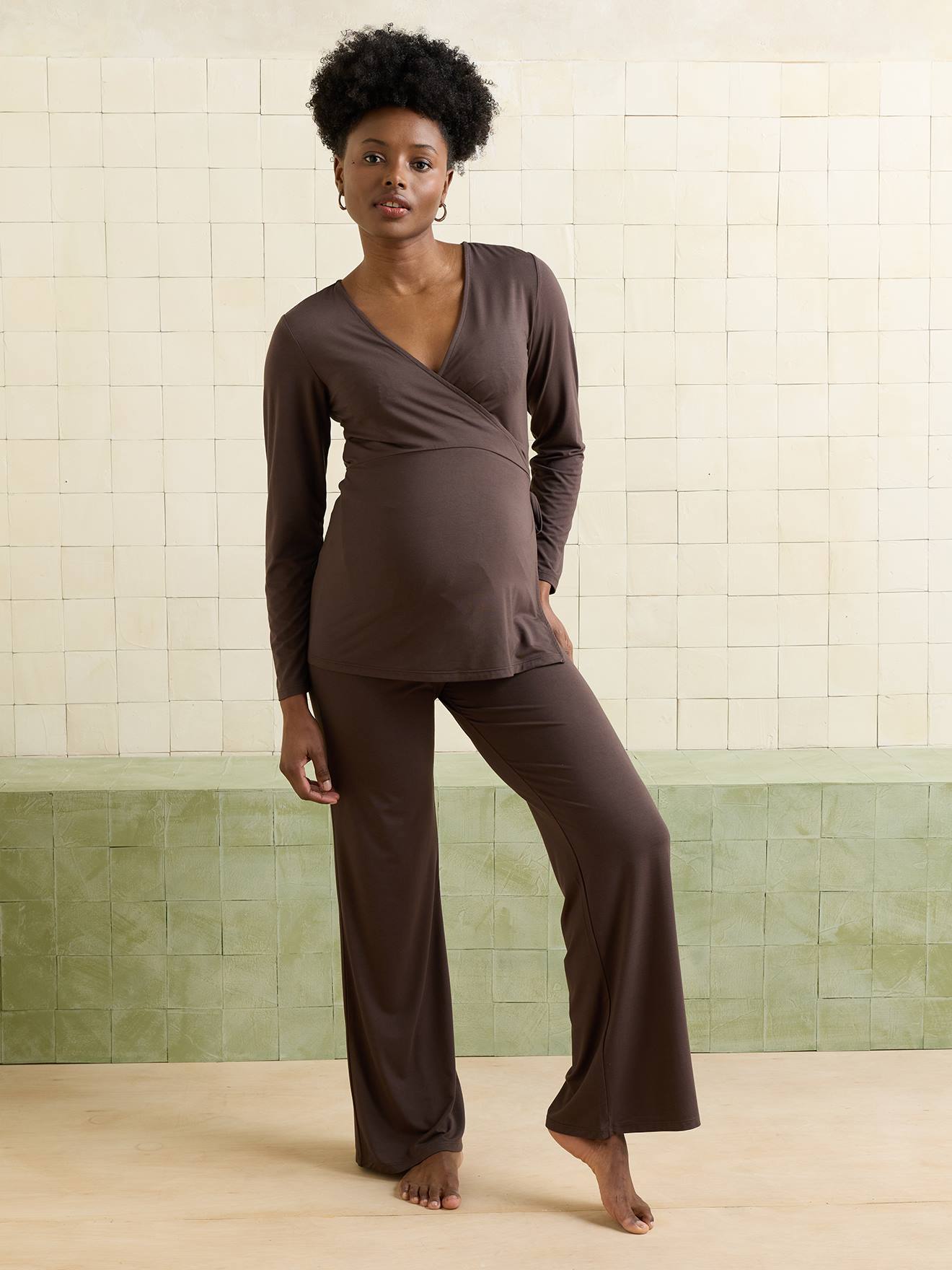 Sport-Set: Shirt mit Wickelausschnitt & Hose Schwangerschaft & Stillzeit schokolade Gr. 36/38 von vertbaudet