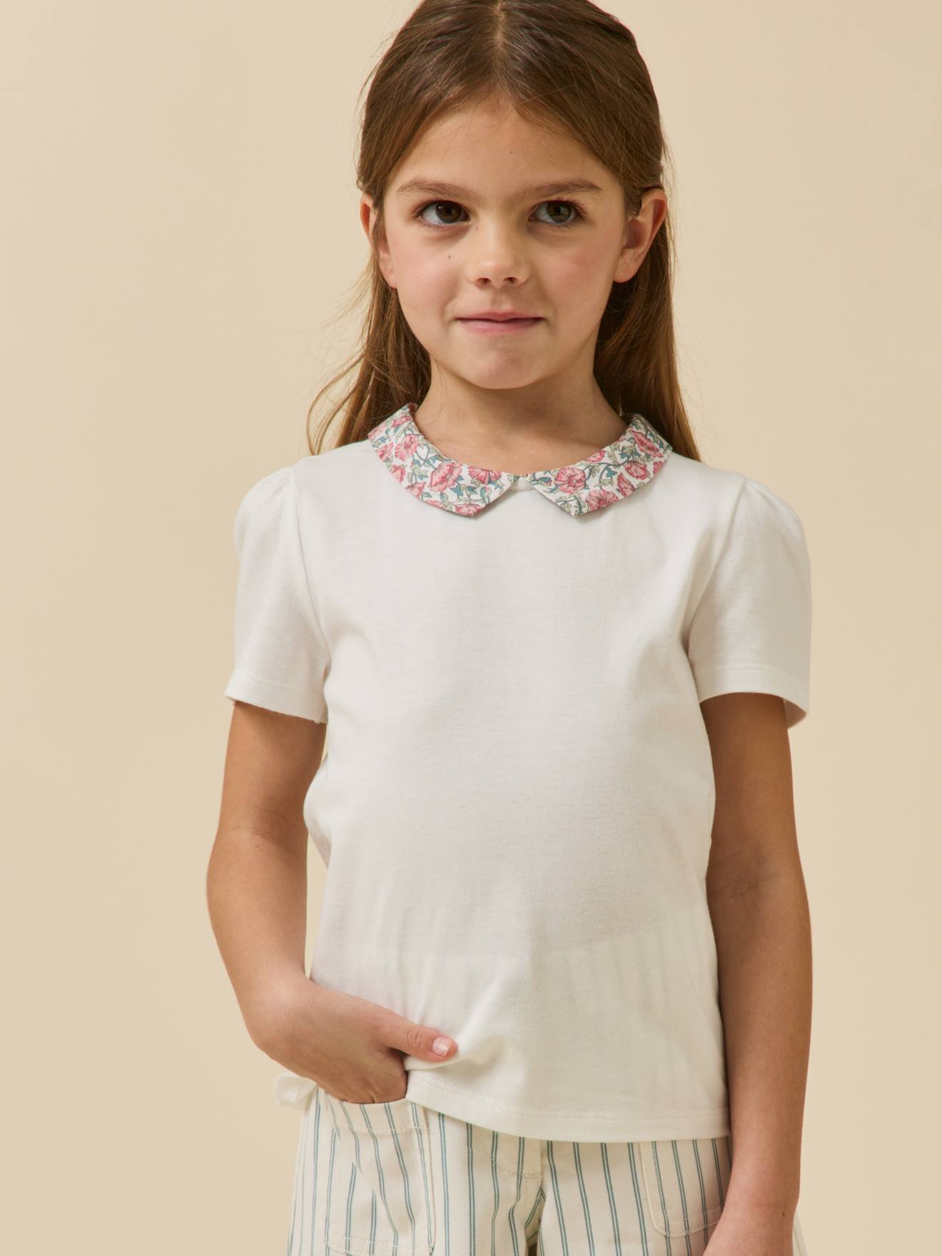 Thumbnail - T-Shirt mit Blumenkragen Mädchen CYRILLUS aus Bio-Baumwolle hell.