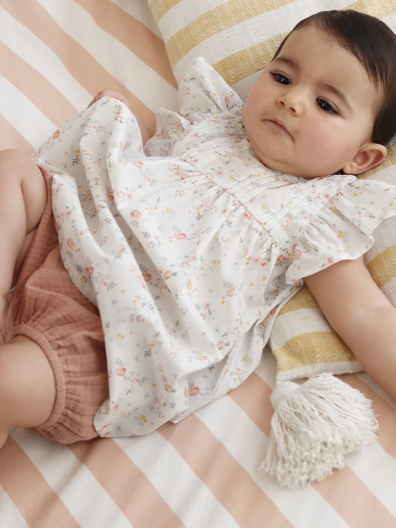 Baby Kleid mit kurzen Schmetterlingsärmeln, Zierfalten wollweiß Gr. 80 von vertbaudet