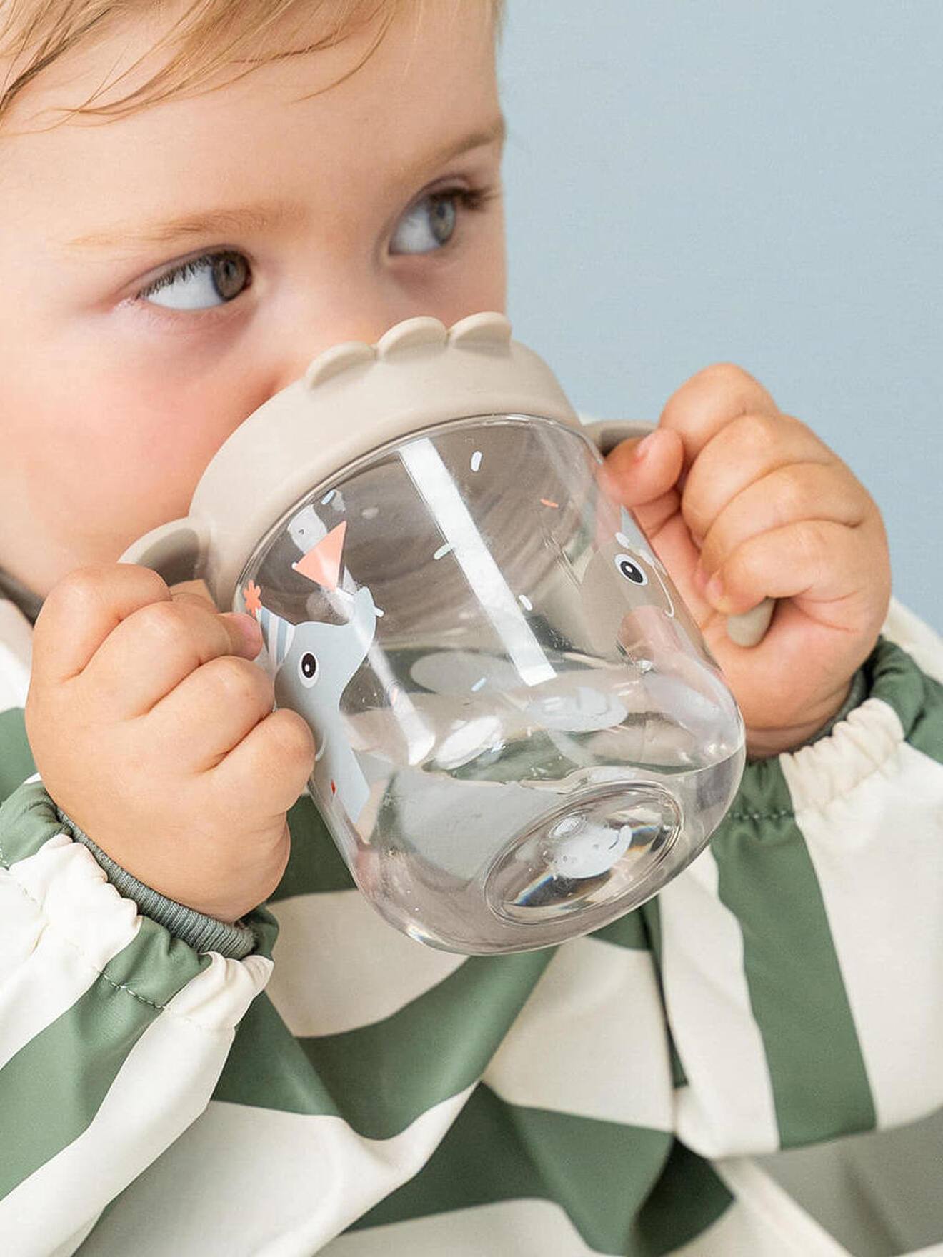 Thumbnail - Trinklernbecher mit 2 Griffen DONE BY DEER sandfarben