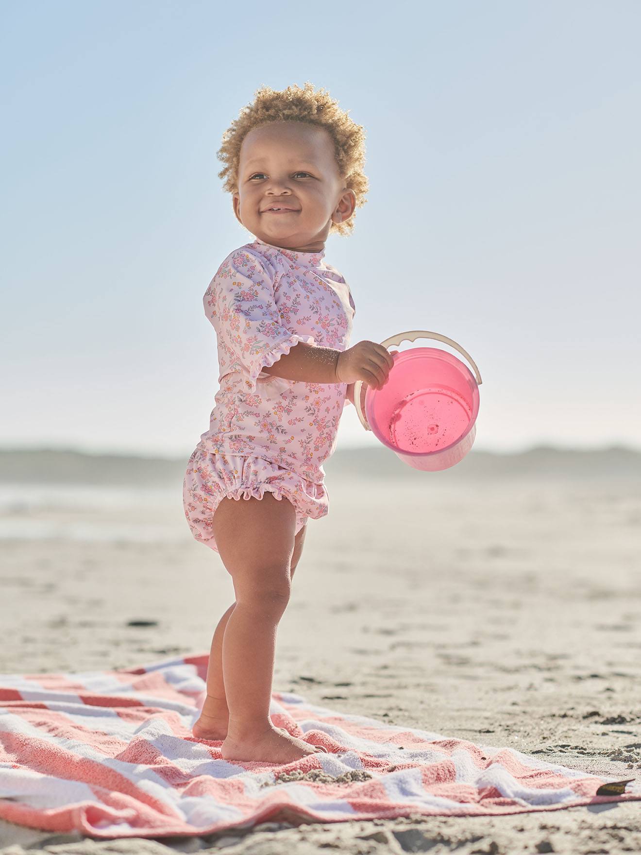 Baby-Set mit Blumenmuster: UV-Badeshirt