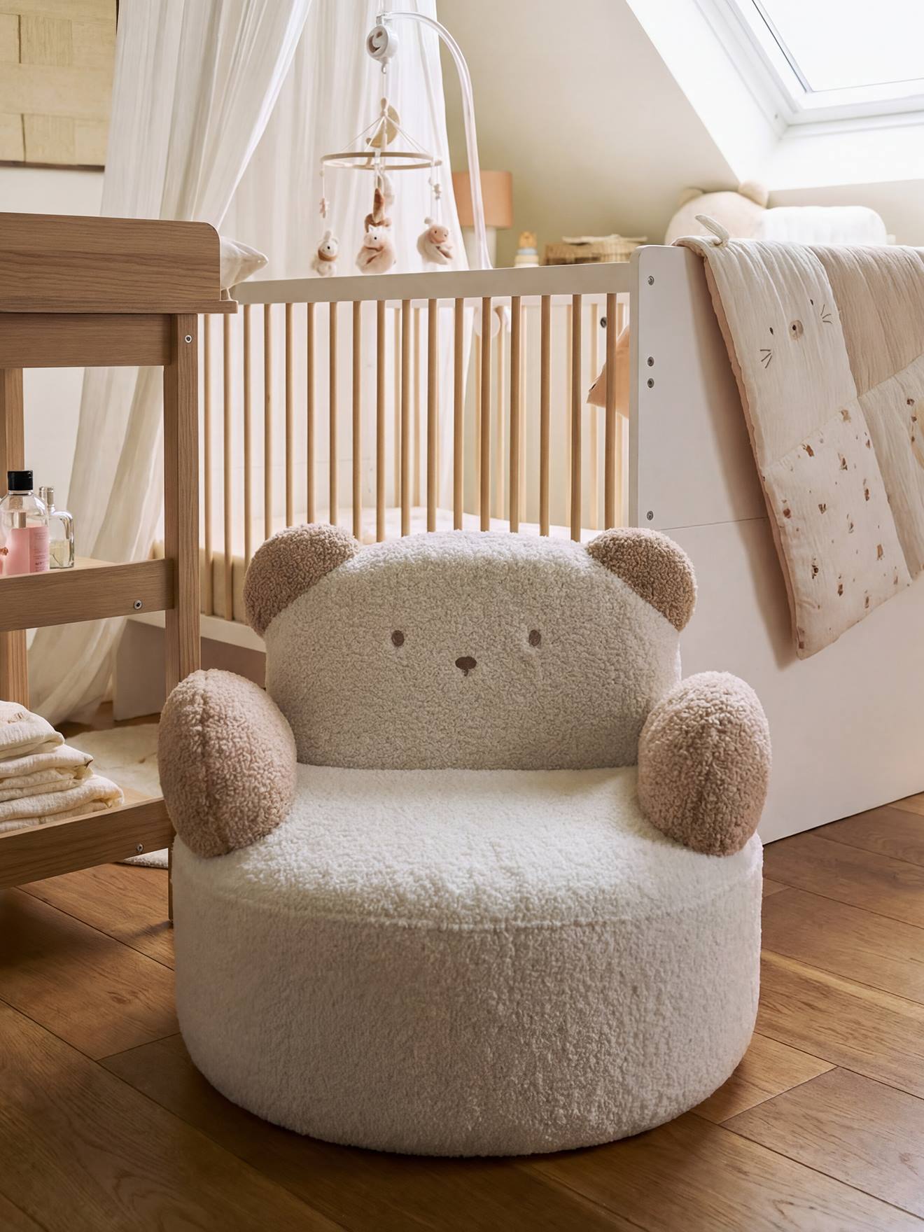 Drehbarer Sessel BÄR Kinderzimmer mit Bouclé-Bezug