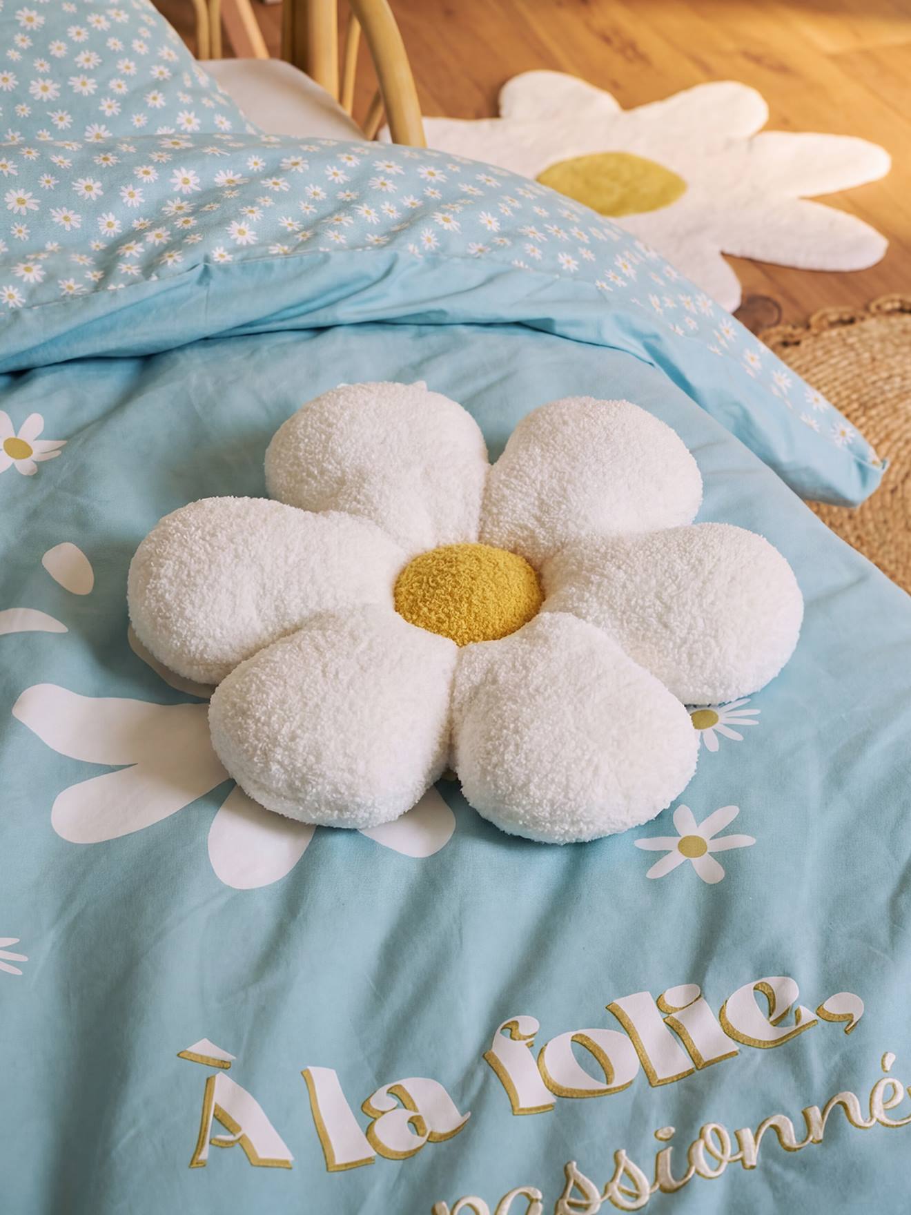 vertbaudet Deko-Kissen BLUME aus Bouclé-Stoff Kinderzimmer in wollweiß