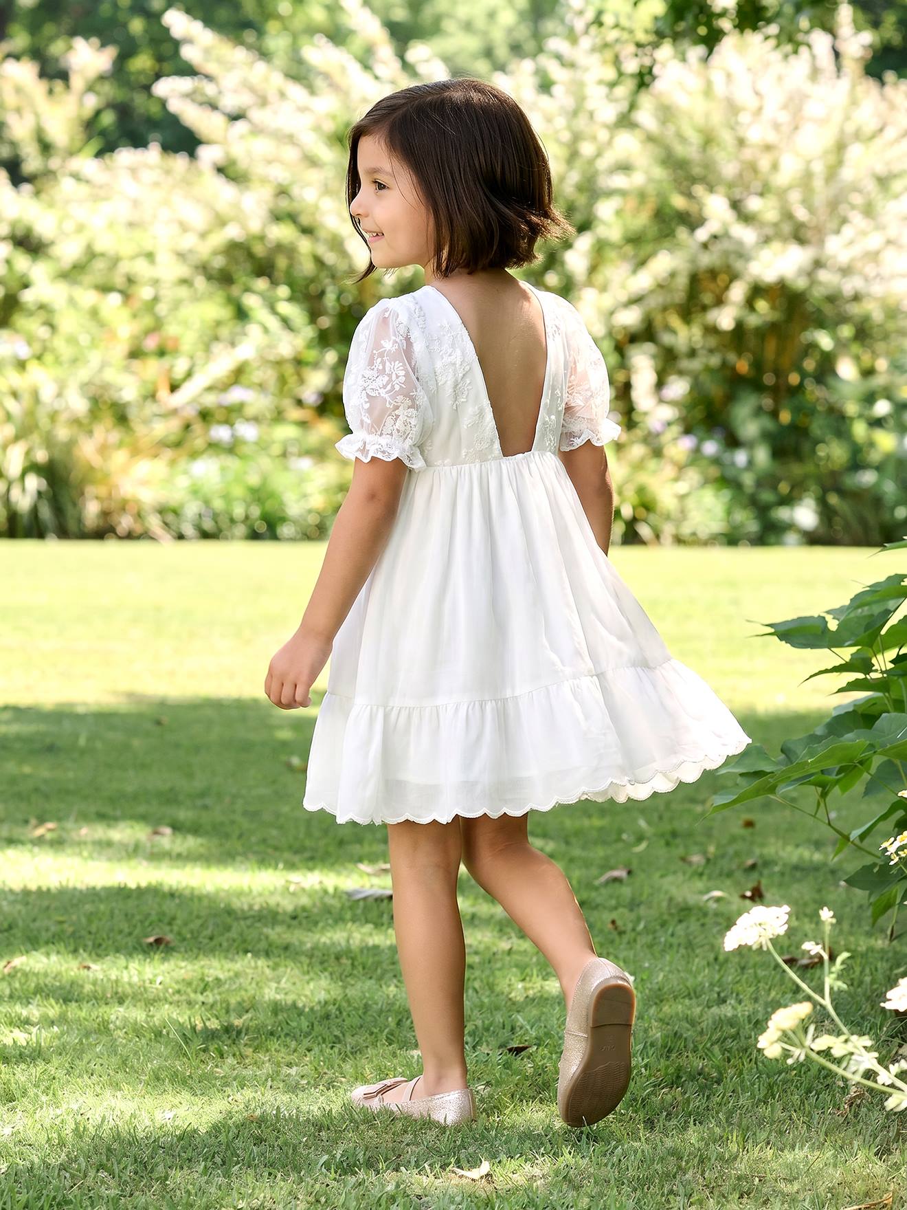 Festliches Kleid mit Spitzenärmeln Mädchen, Kommunionkleid weiß Gr. 158 von vertbaudet