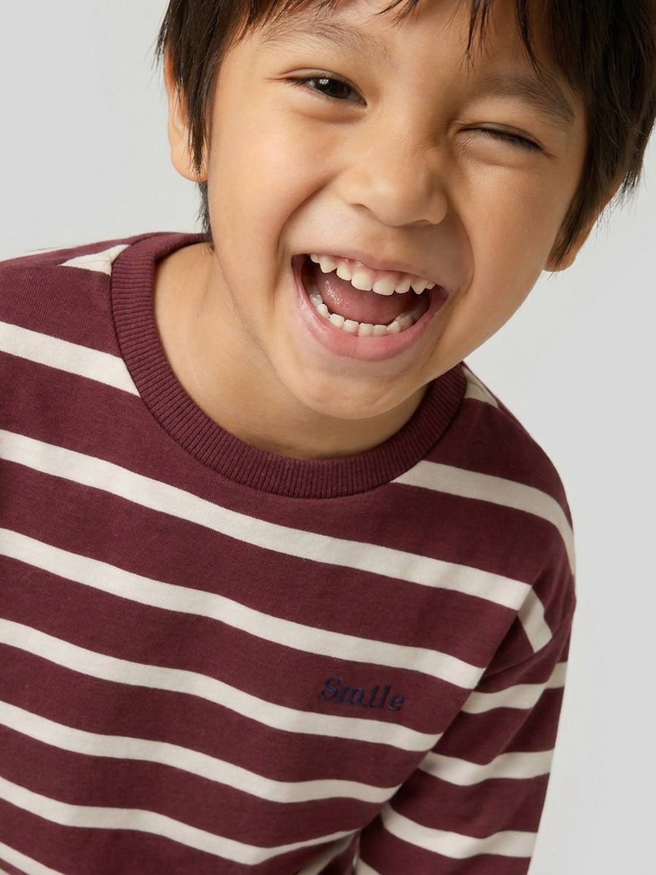 Gestreiftes Jungen Rundhals-Shirt personalisierbar