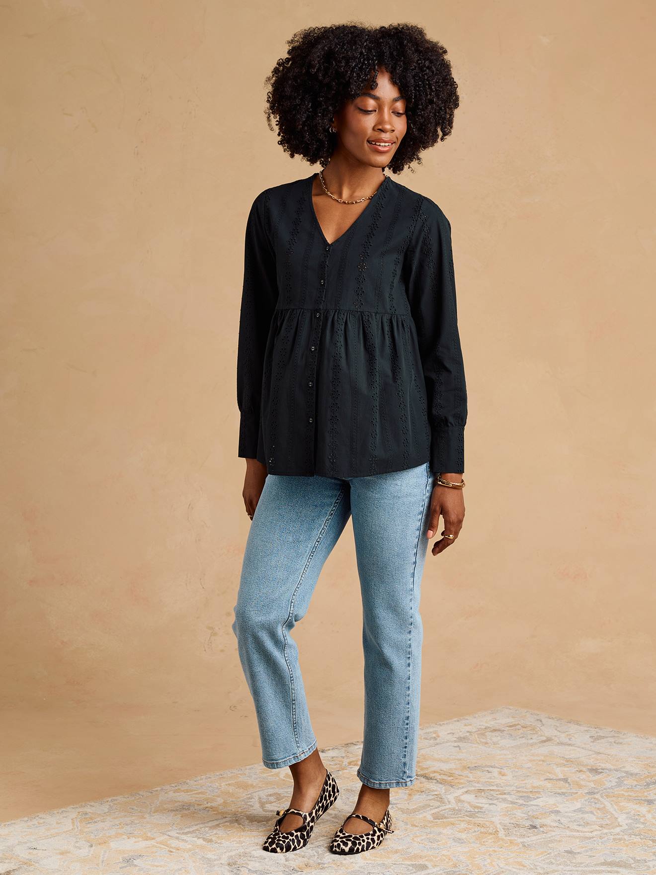 Bluse für Schwangerschaft & Stillzeit mit Lochstickerei ENVIE DE FRAISE - Farbe: schwarz · Modell: 341018385