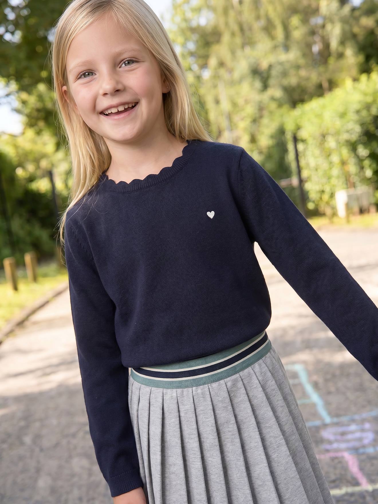 Mädchen Pullover mit Herz-Stickerei & Wellenausschnitt BASIC