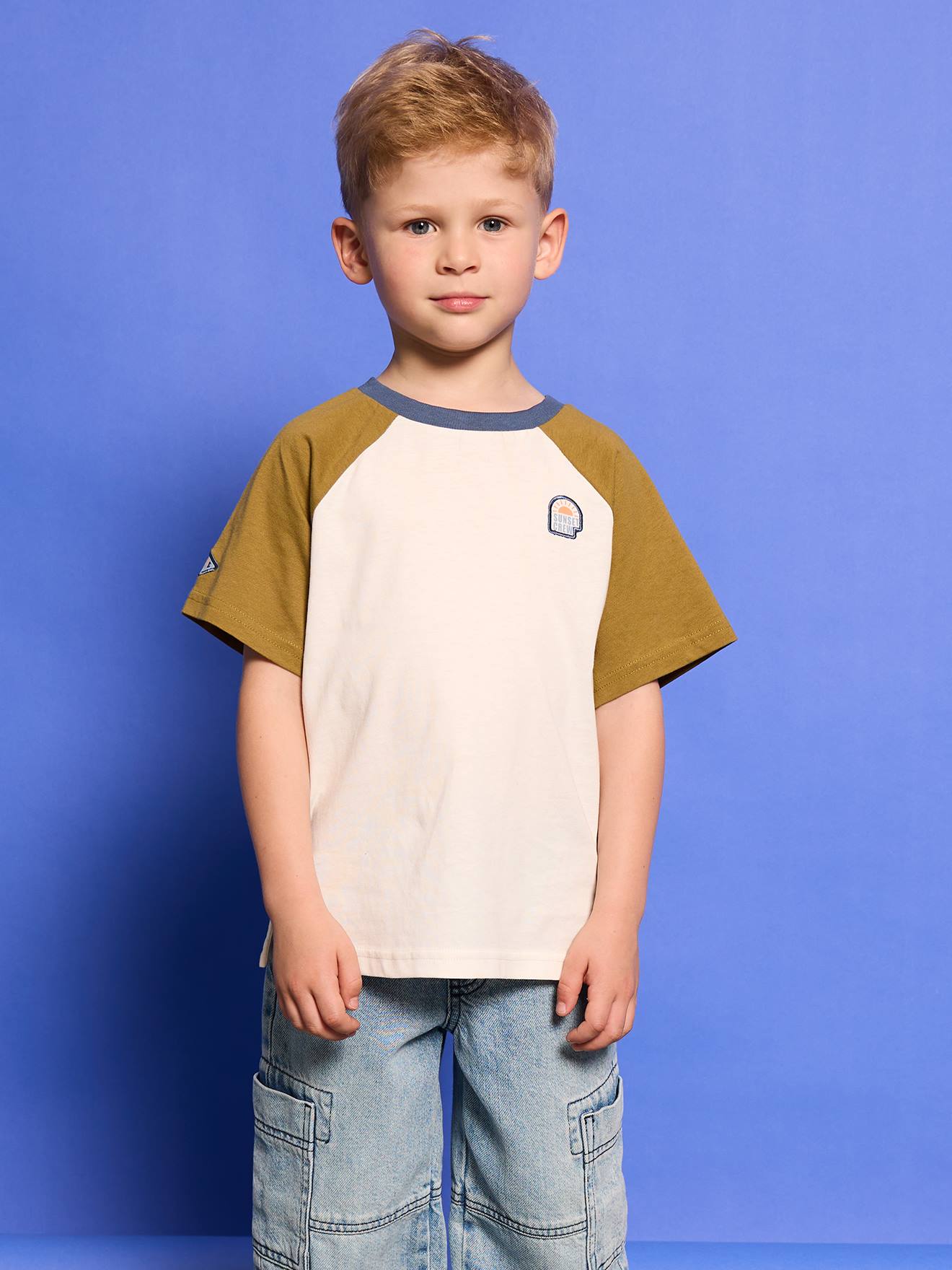 T-Shirt mit Raglanärmeln und Badges Jungen