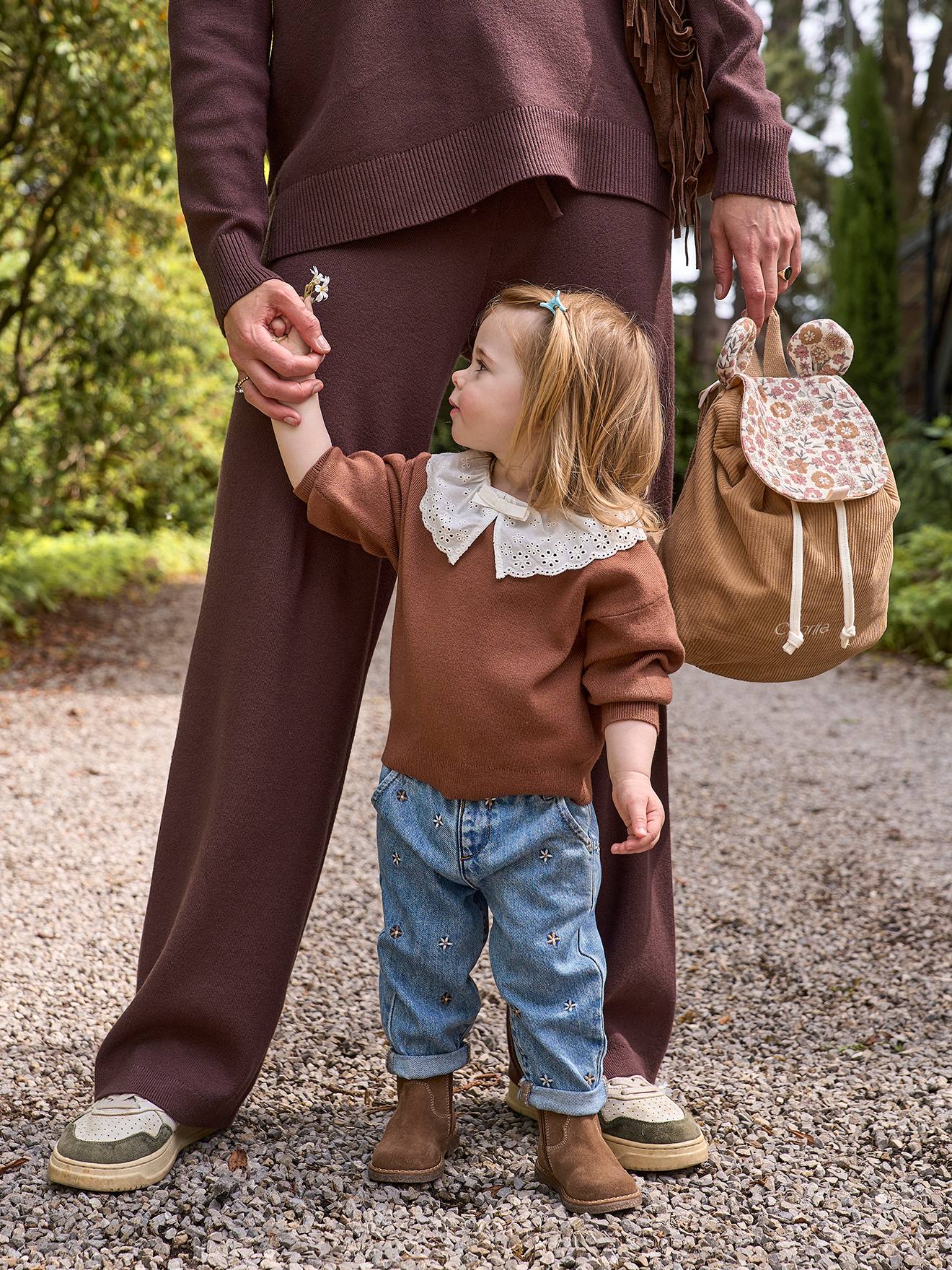 Baby Jeans Mom-Fit mit Stickerei
