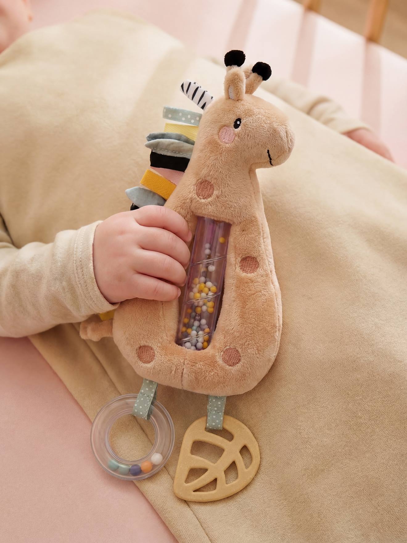 Rassel-Giraffe mit Regenmacher