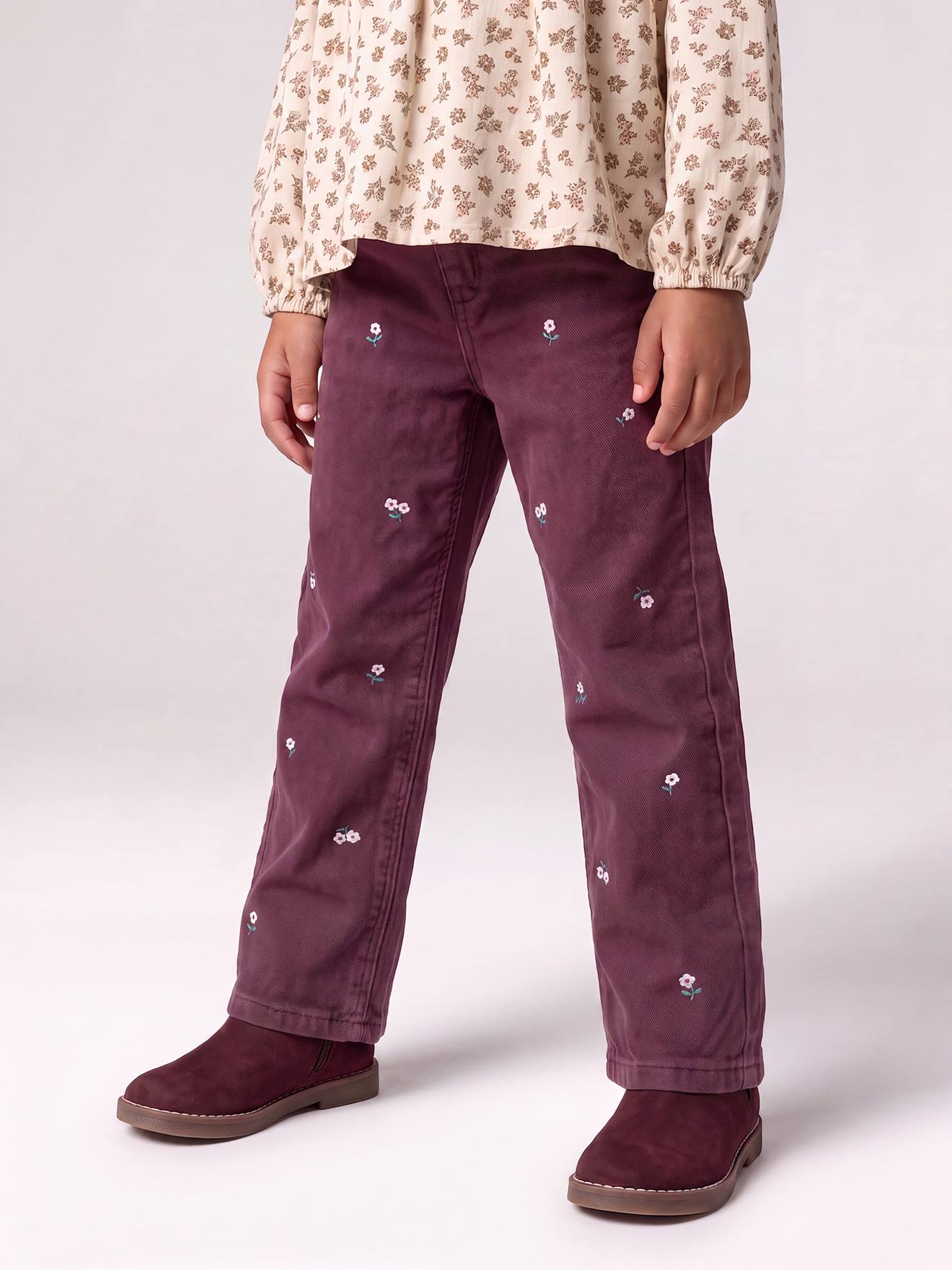 Mädchen Mom-Fit-Hose mit gestickten Motiven