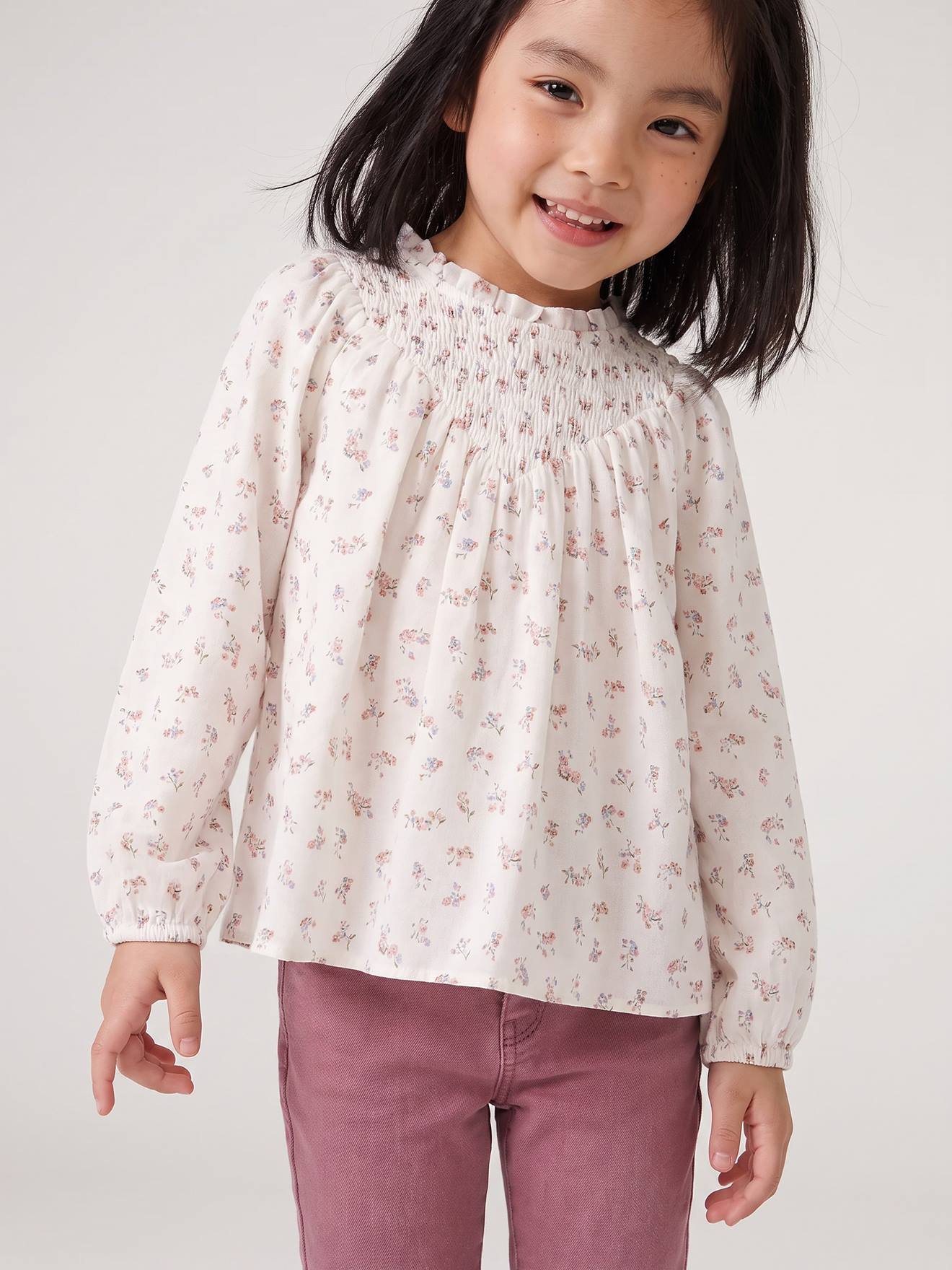 Bluse Mädchen mit gesmokten Ausschnitt und Rüschenkragen vanille