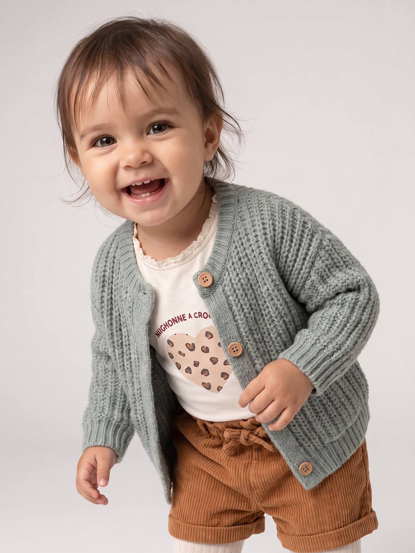 Baby Strickjacke mit aufgesetzten Taschen