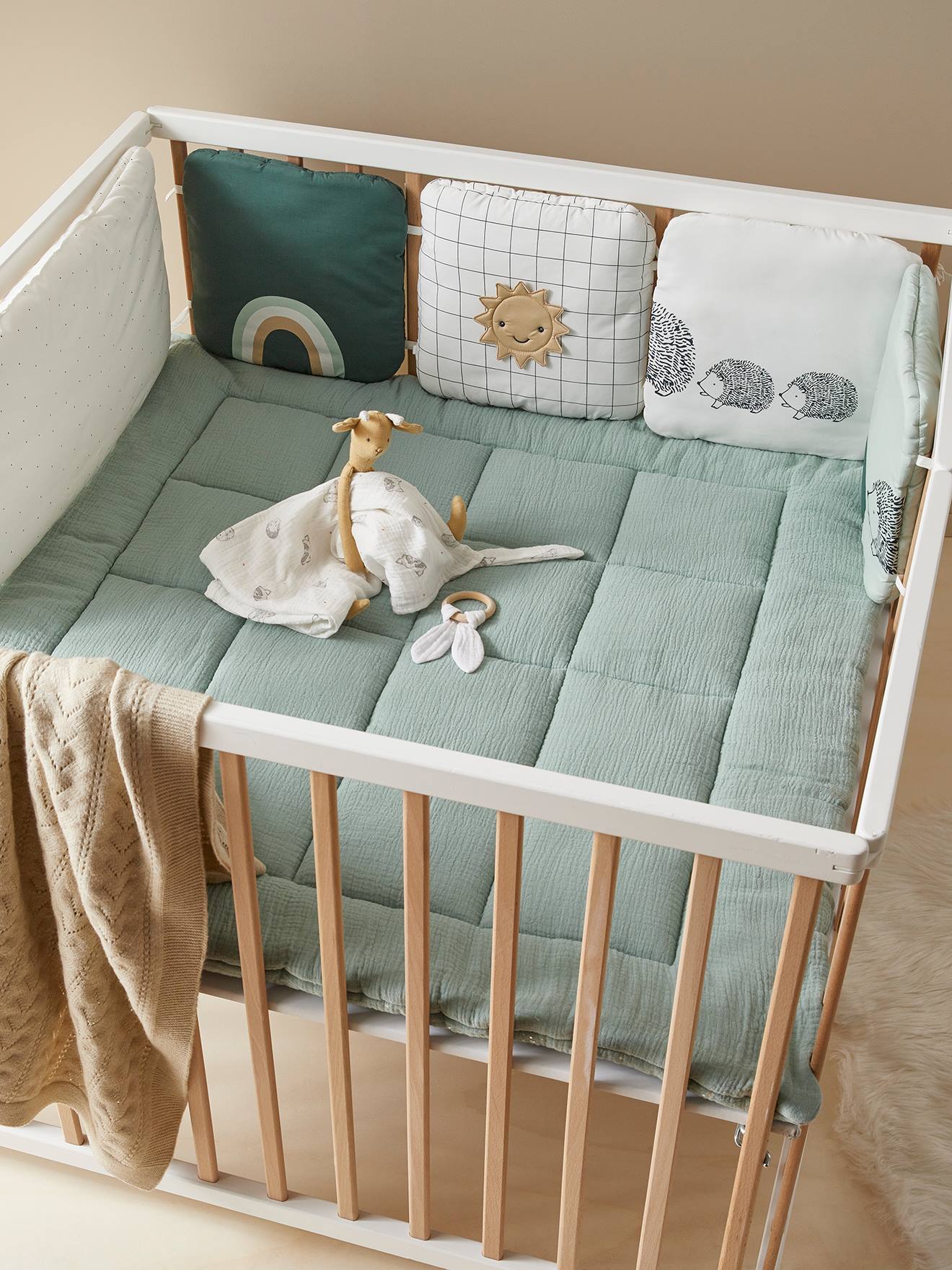 Vertbaudet Bio-Kollektion: Baby Bettumrandung Lovely Nature Wollweiß/Mehrfarbig 180X30