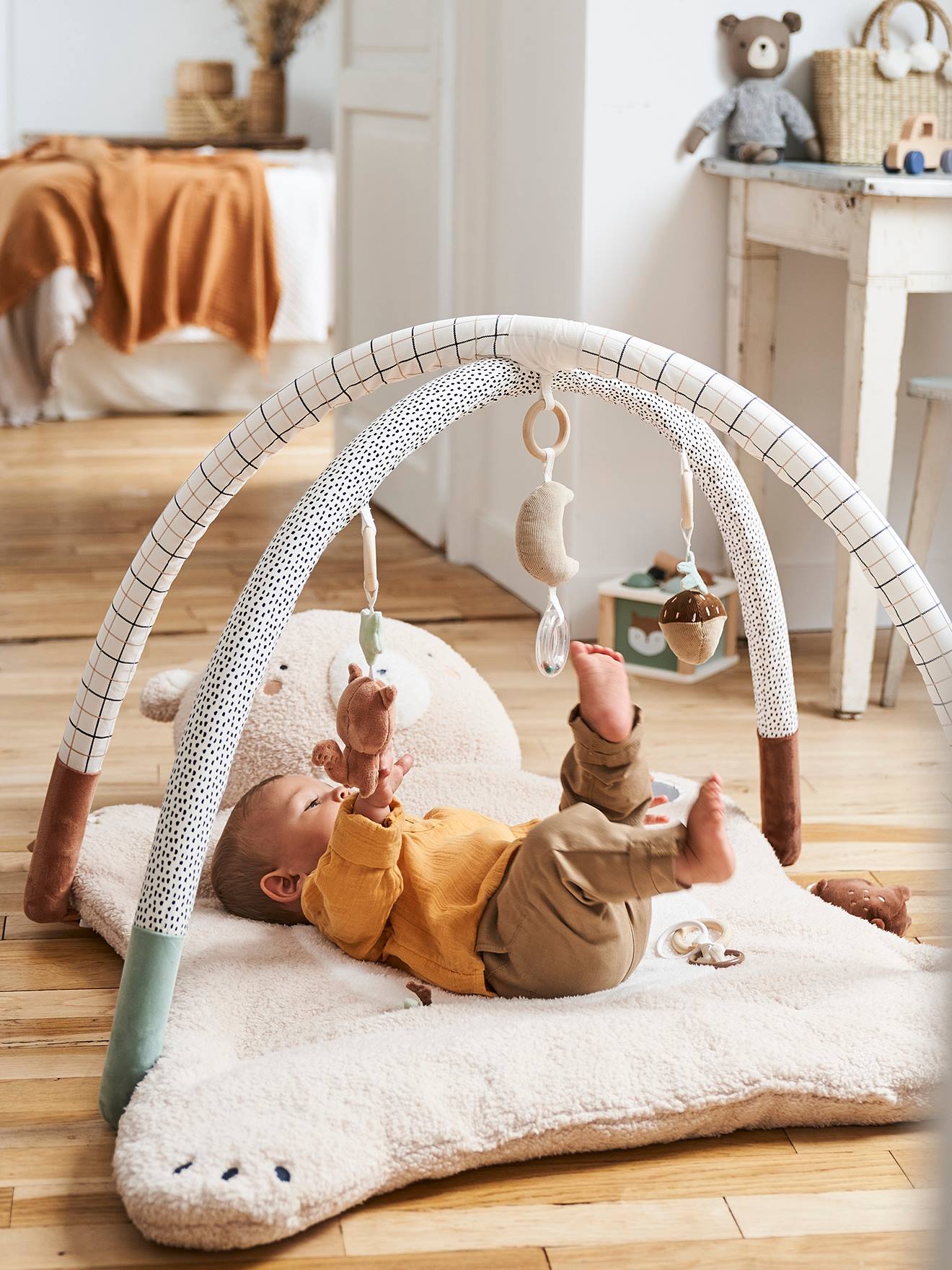 Activity-Decke mit Spielbogen GRÜNER WALD oder PINGUIN wollweiß von vertbaudet