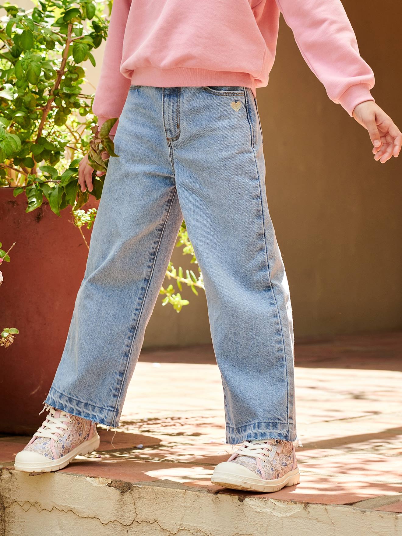 Mädchen Jeans Flare-Fit mit Herzstickerei