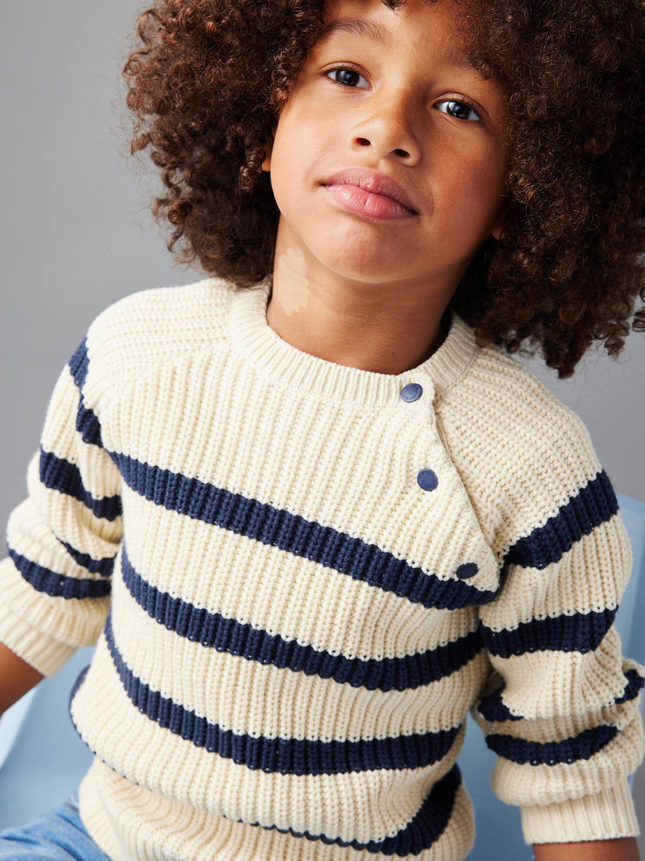 Jungen Strickpullover mit Streifen
