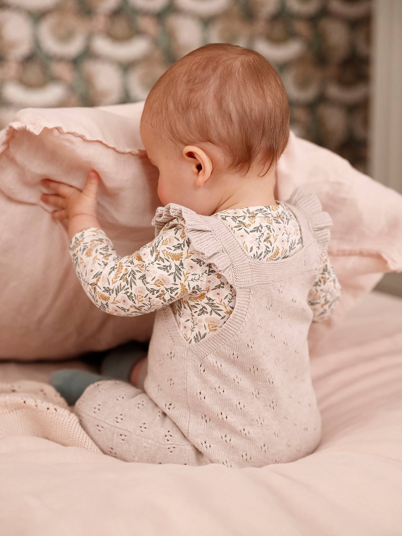 Thumbnail - Baby Strick-Latzhose mit Volantträgern